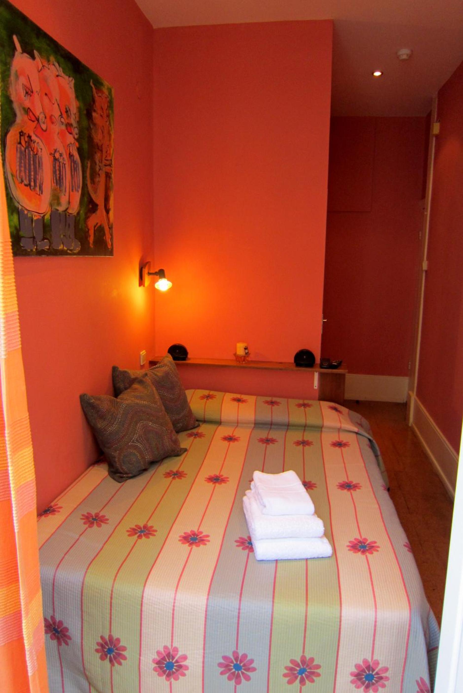 Double Room with Private Bathroom - Photo 1
