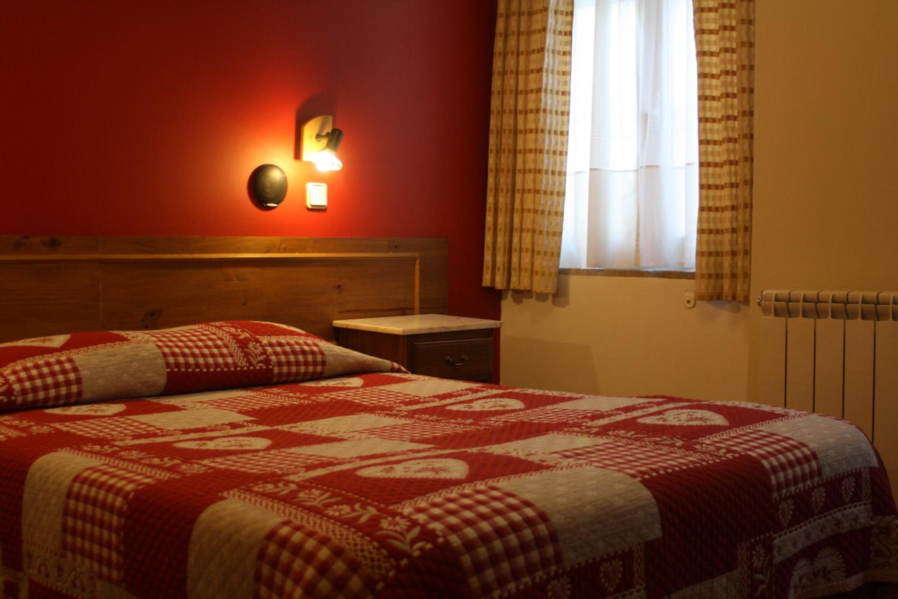 Double Room with Private Bathroom - Photo 5