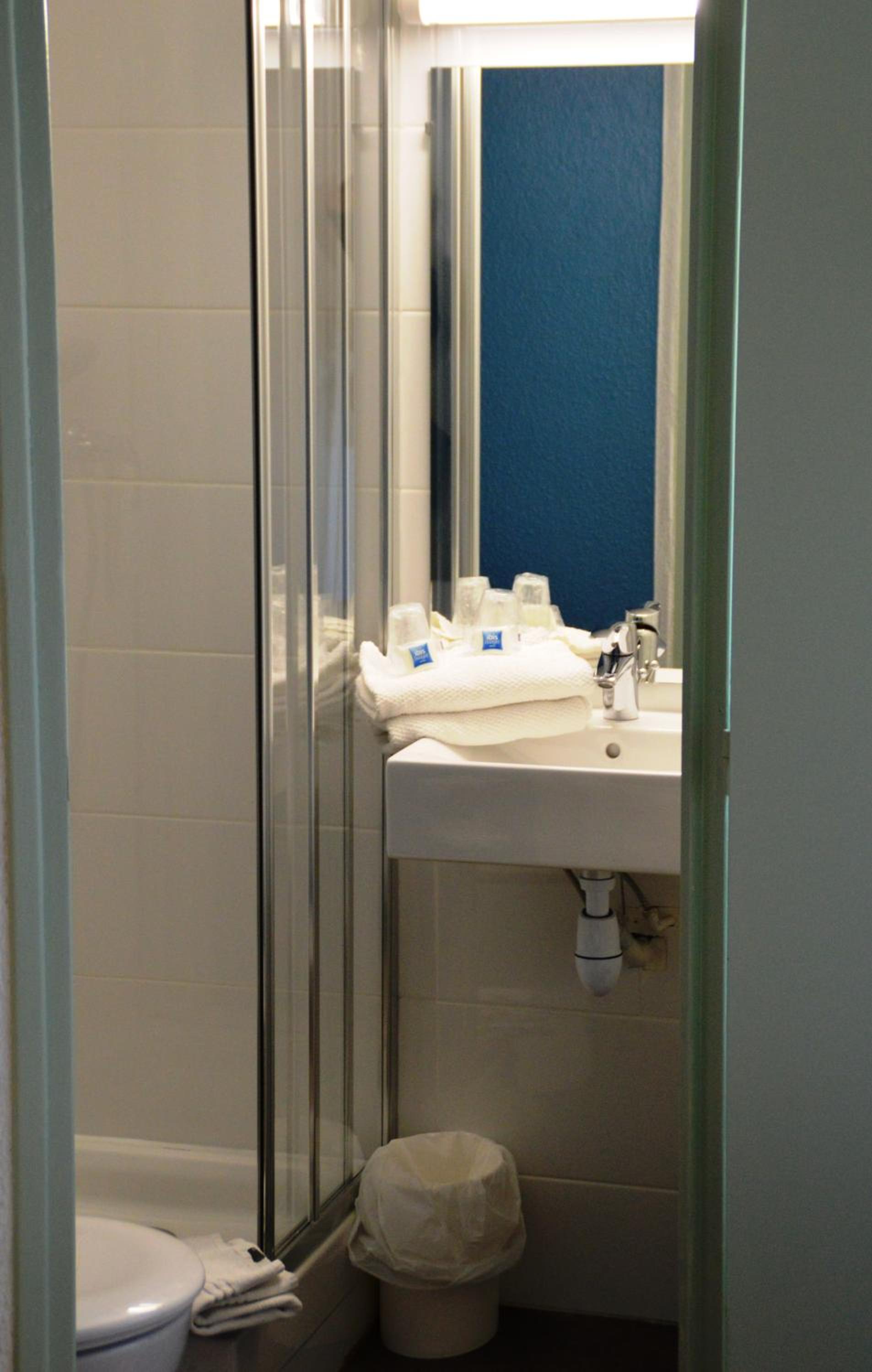 Standard Double Room - Photo 3