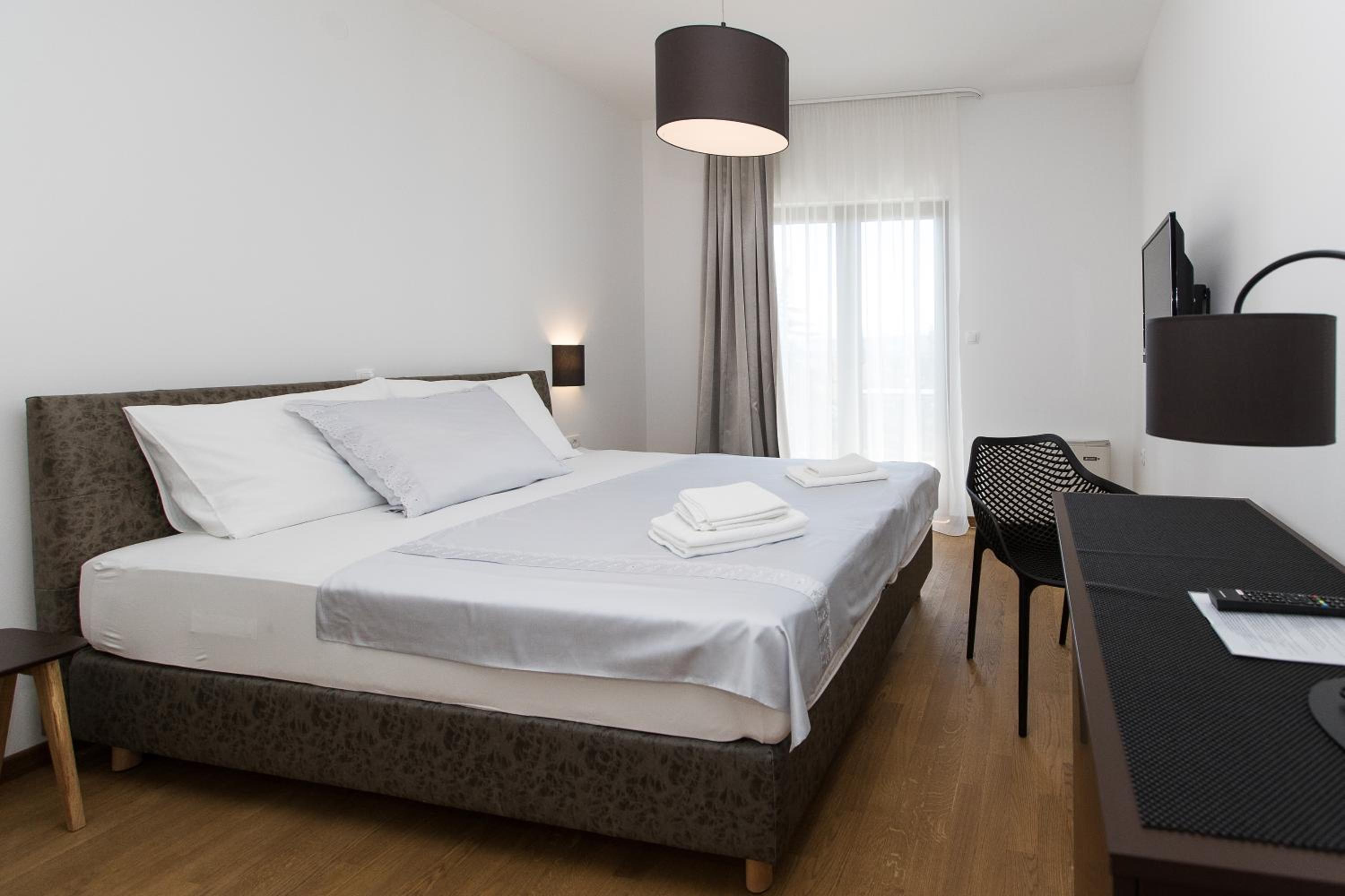 Deluxe Double Room with Balcony and Sea View - Photo 19