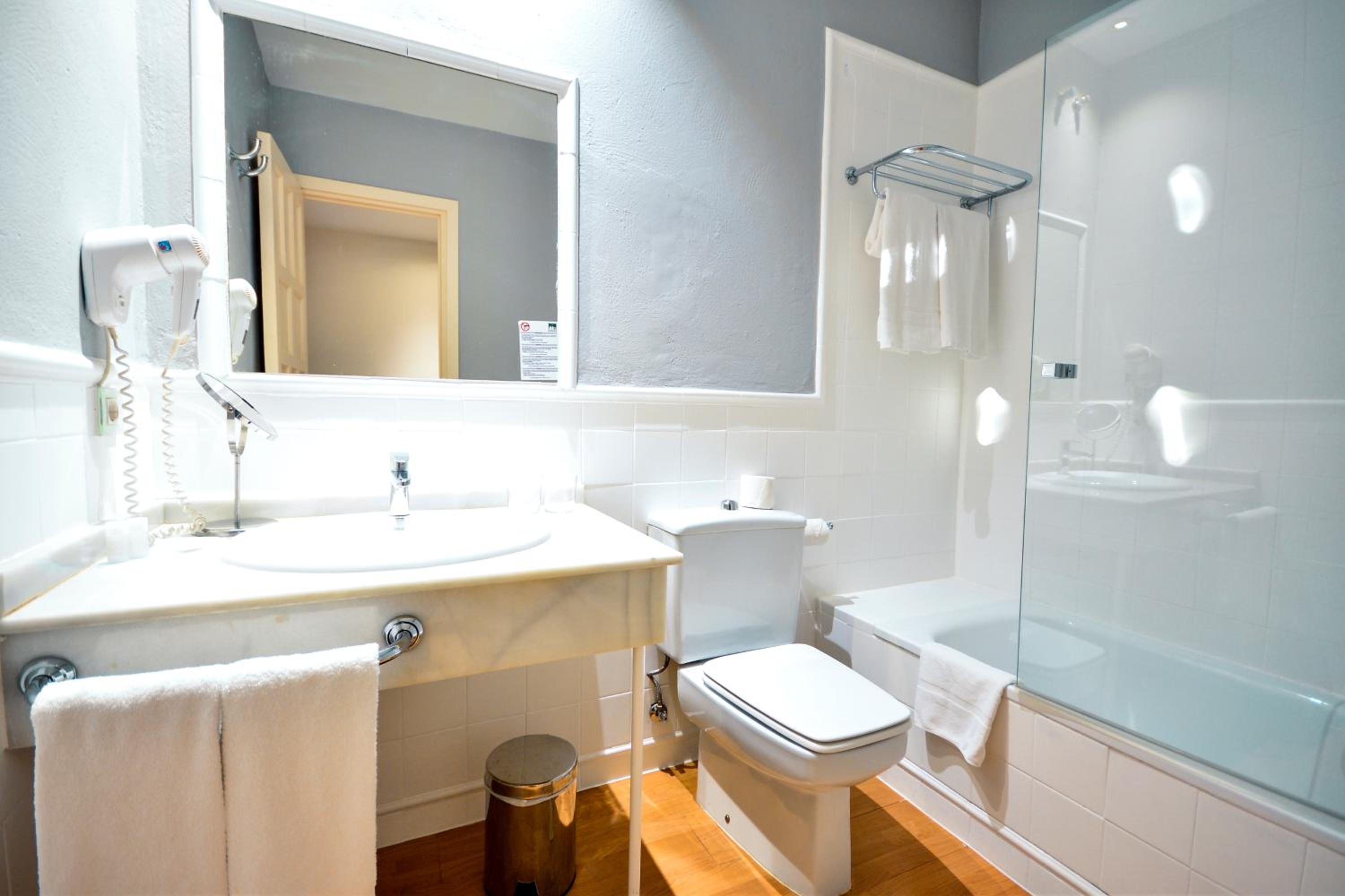 Superior Double or Twin Room - Photo 18