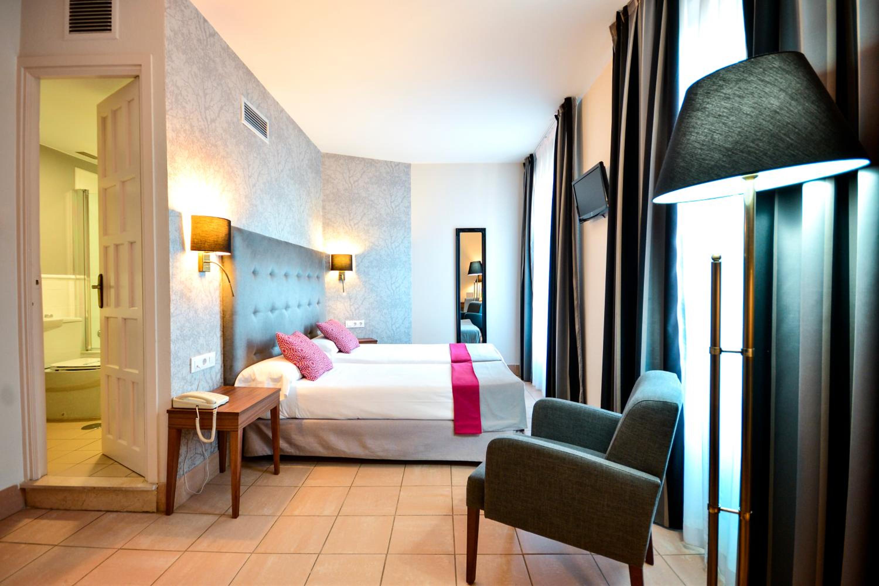 Superior Double or Twin Room - Photo 20