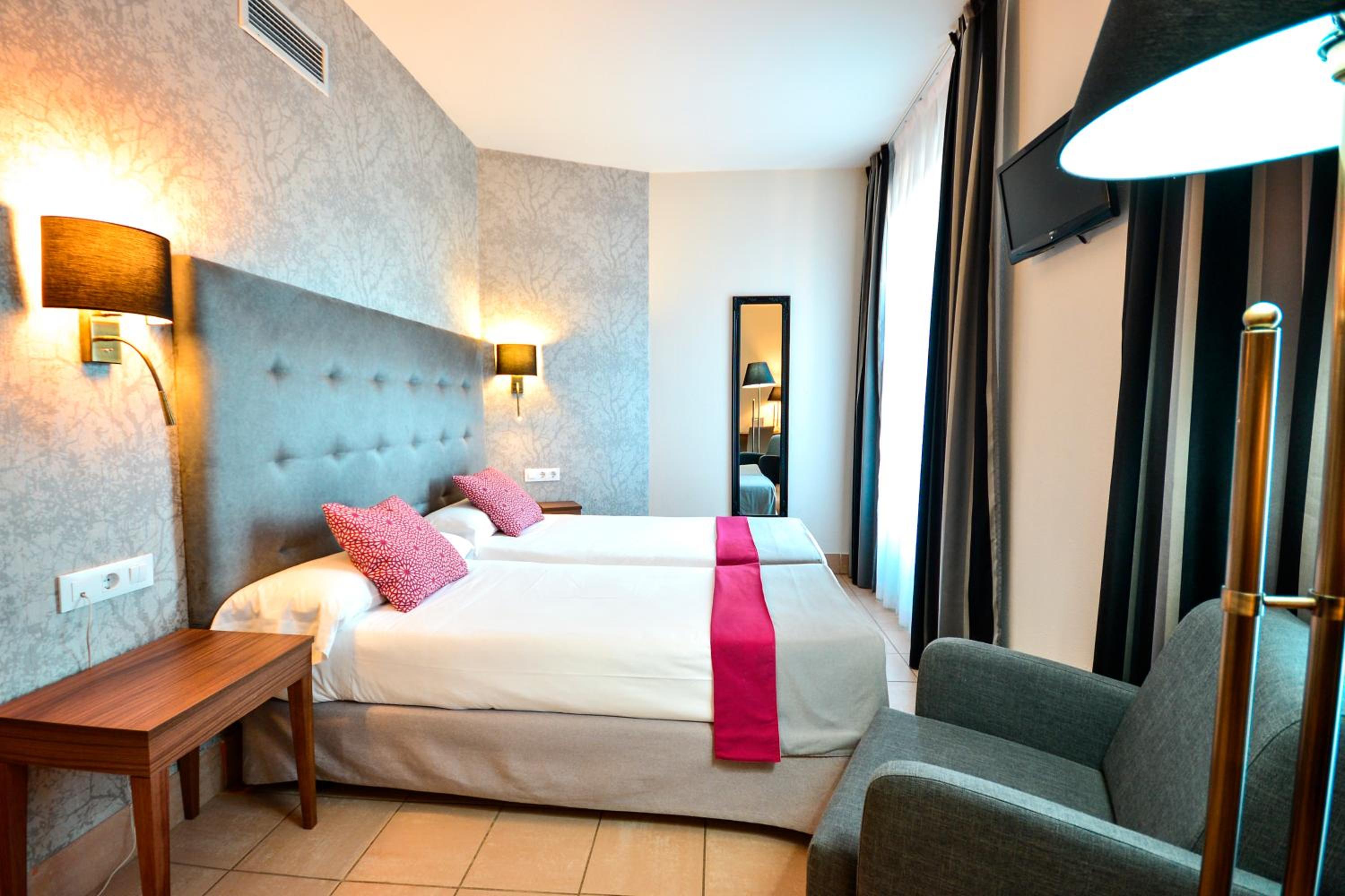 Superior Double or Twin Room - Photo 21