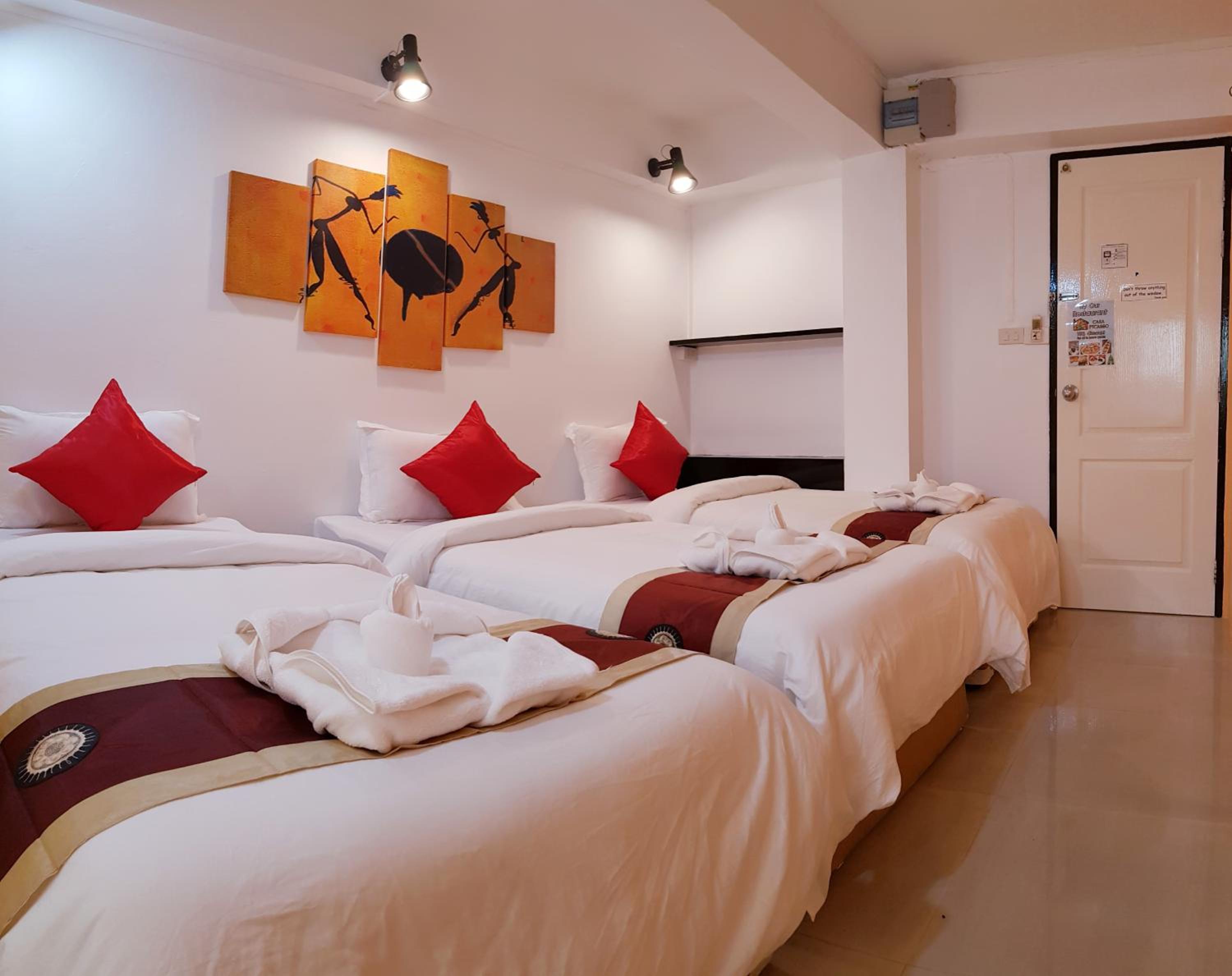 Standard Triple Room with Private Bathroom photo 2