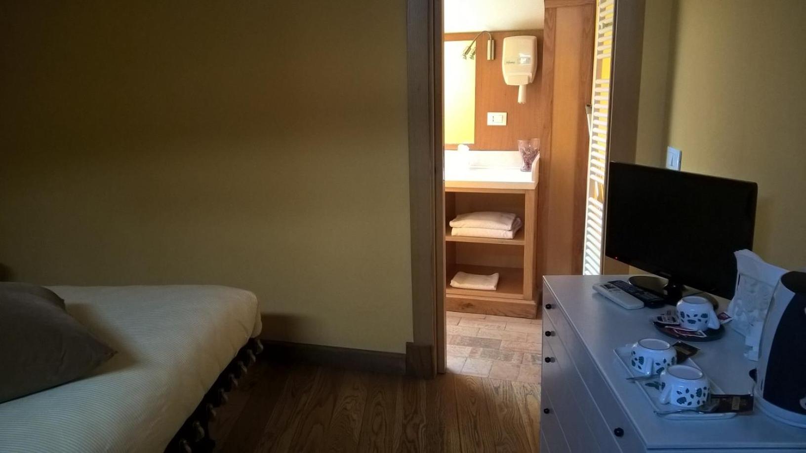 Standard Double or Twin Room - Attic photo 2