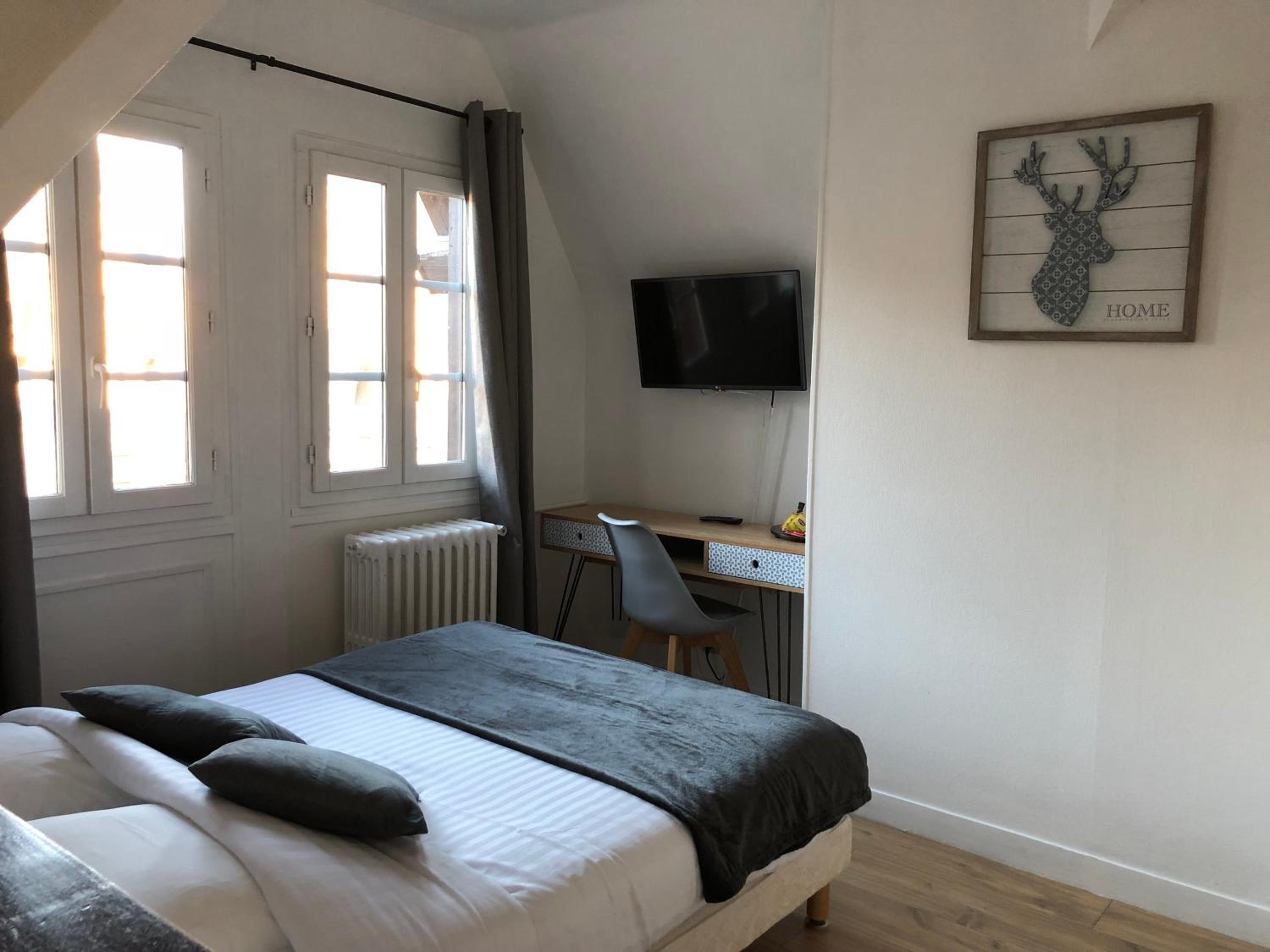 Superior Double Room with Courthouse View
