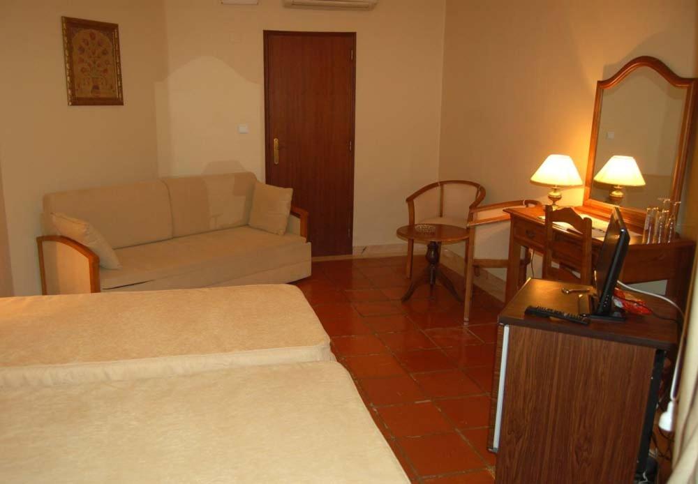 Suite - Photo 15