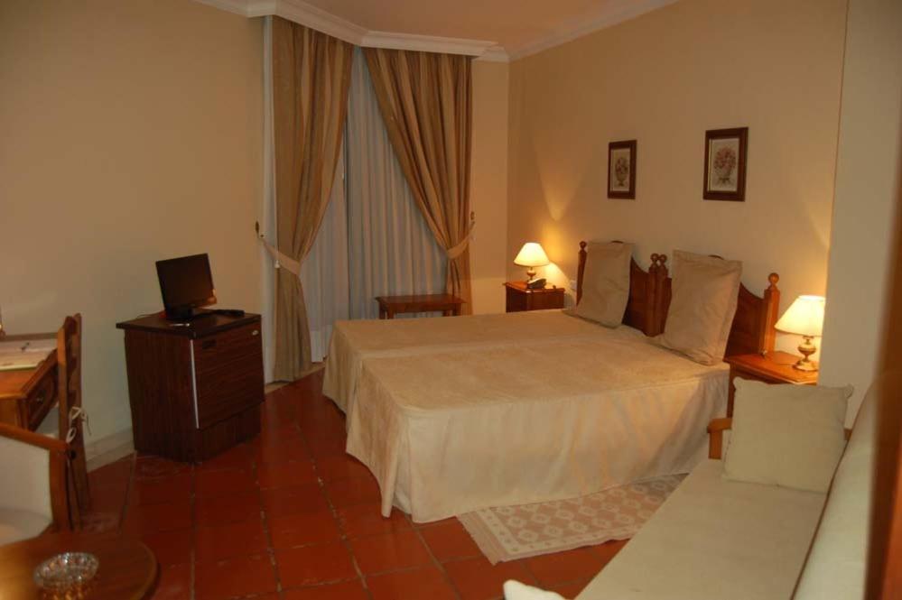 Suite - Photo 16