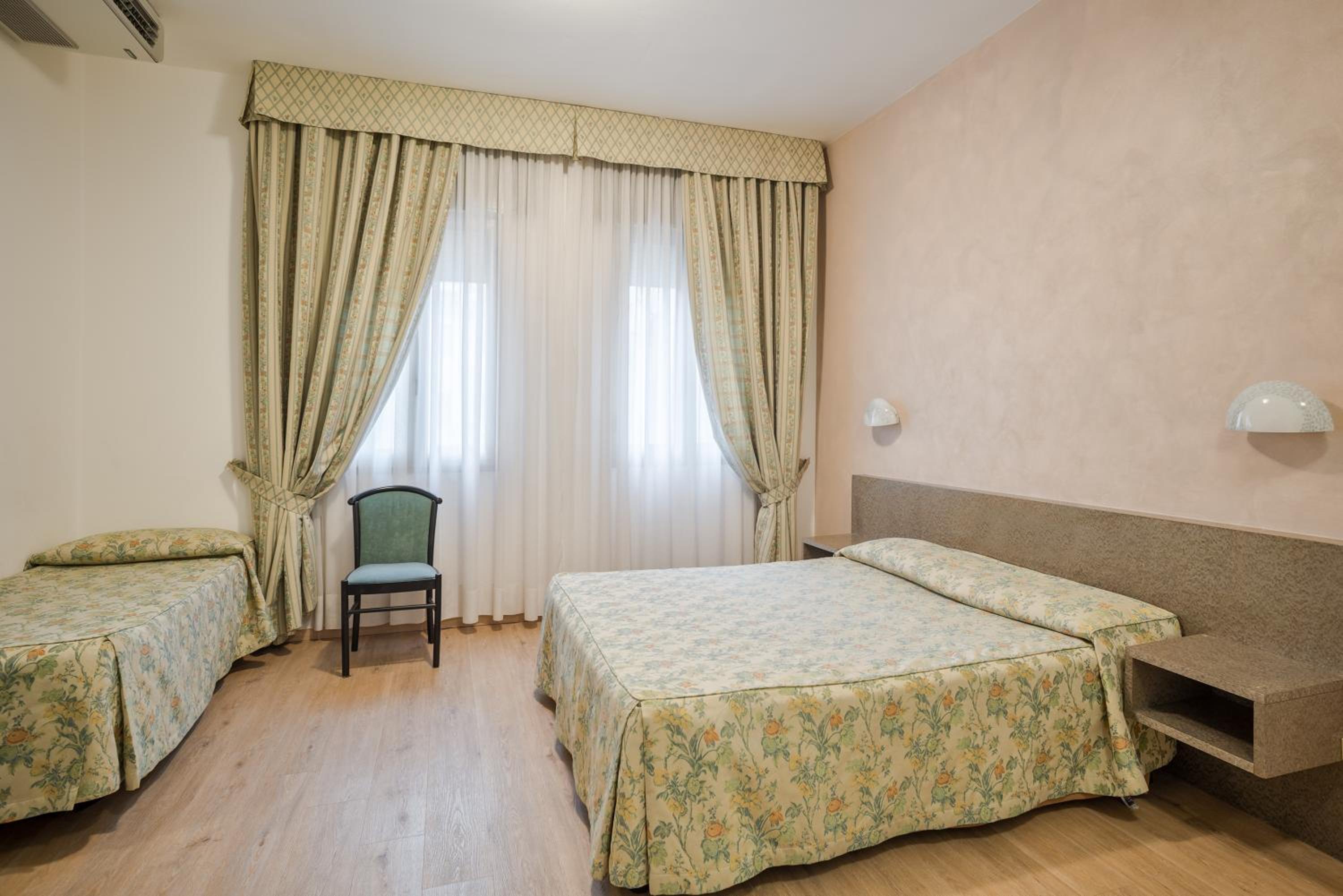 Classic Quadruple Room photo 1