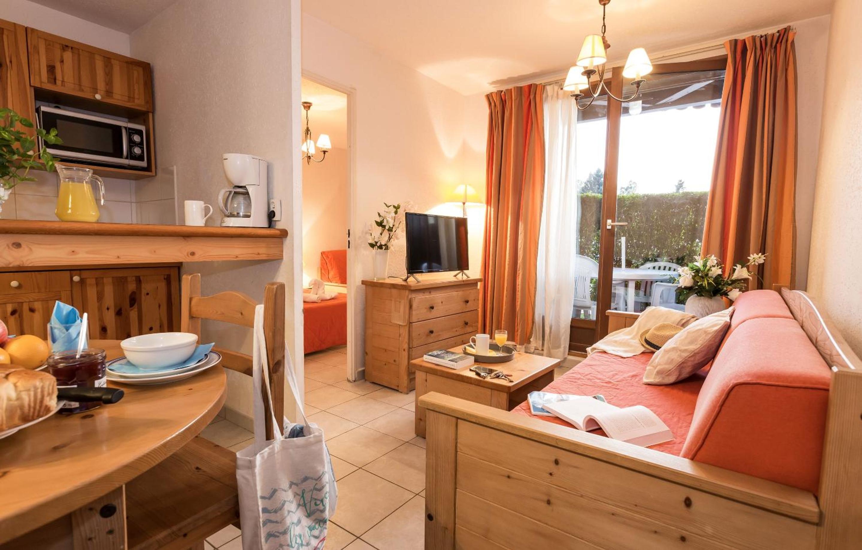 One-Bedroom Apartment - Lake Side