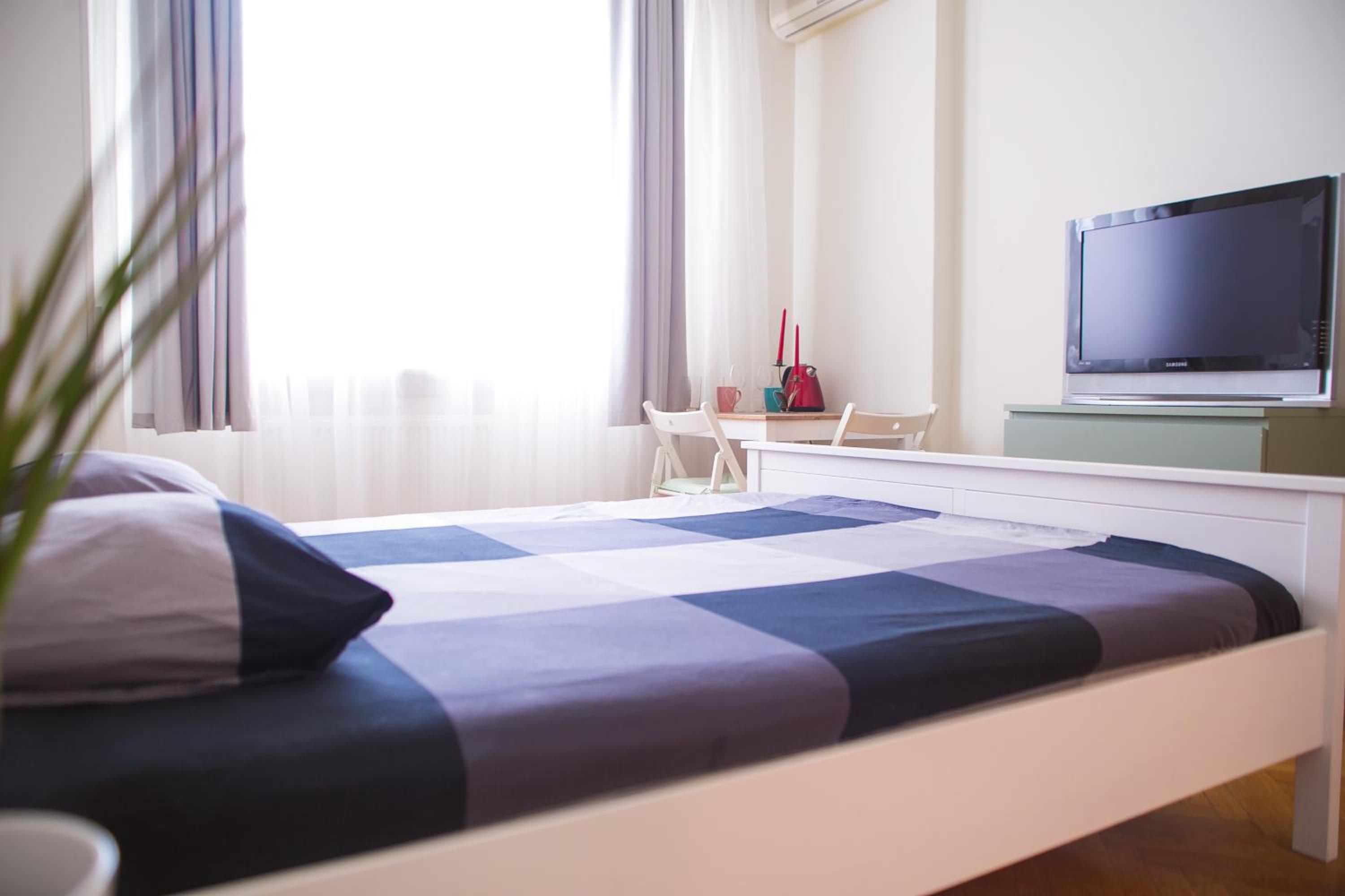 Studio Apartment - Photo 19