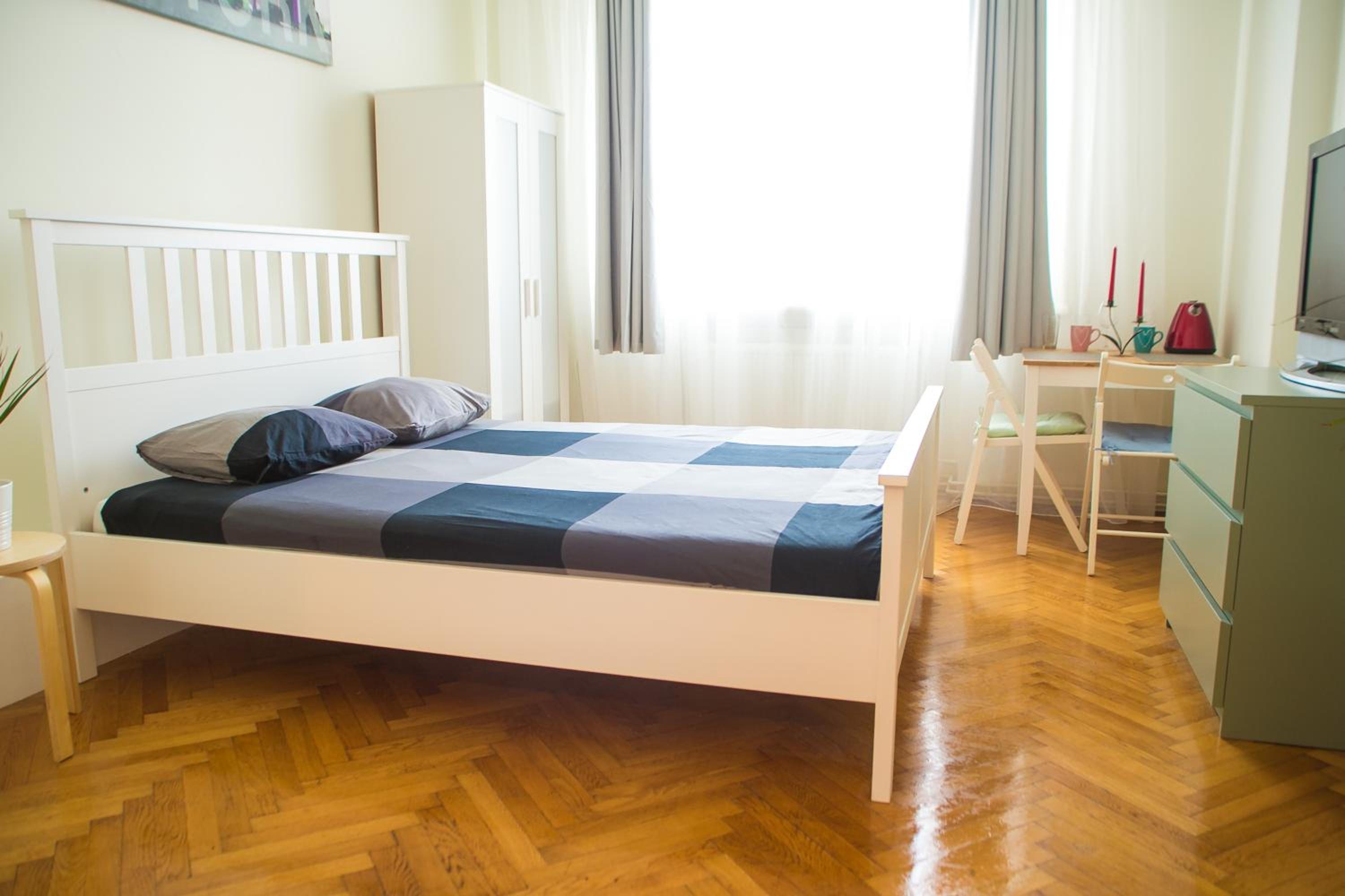 Studio Apartment - Photo 20