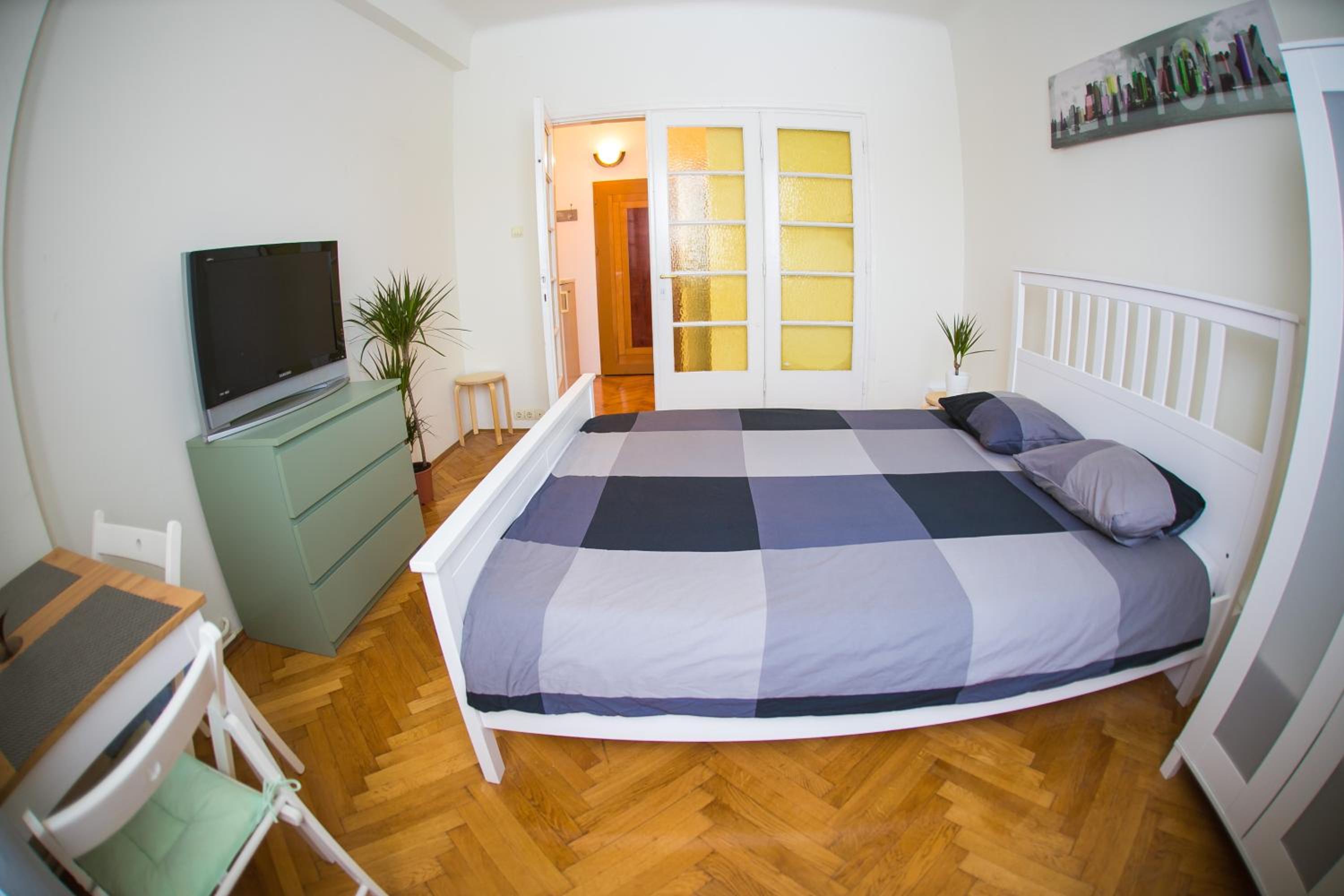 Studio Apartment - Photo 21