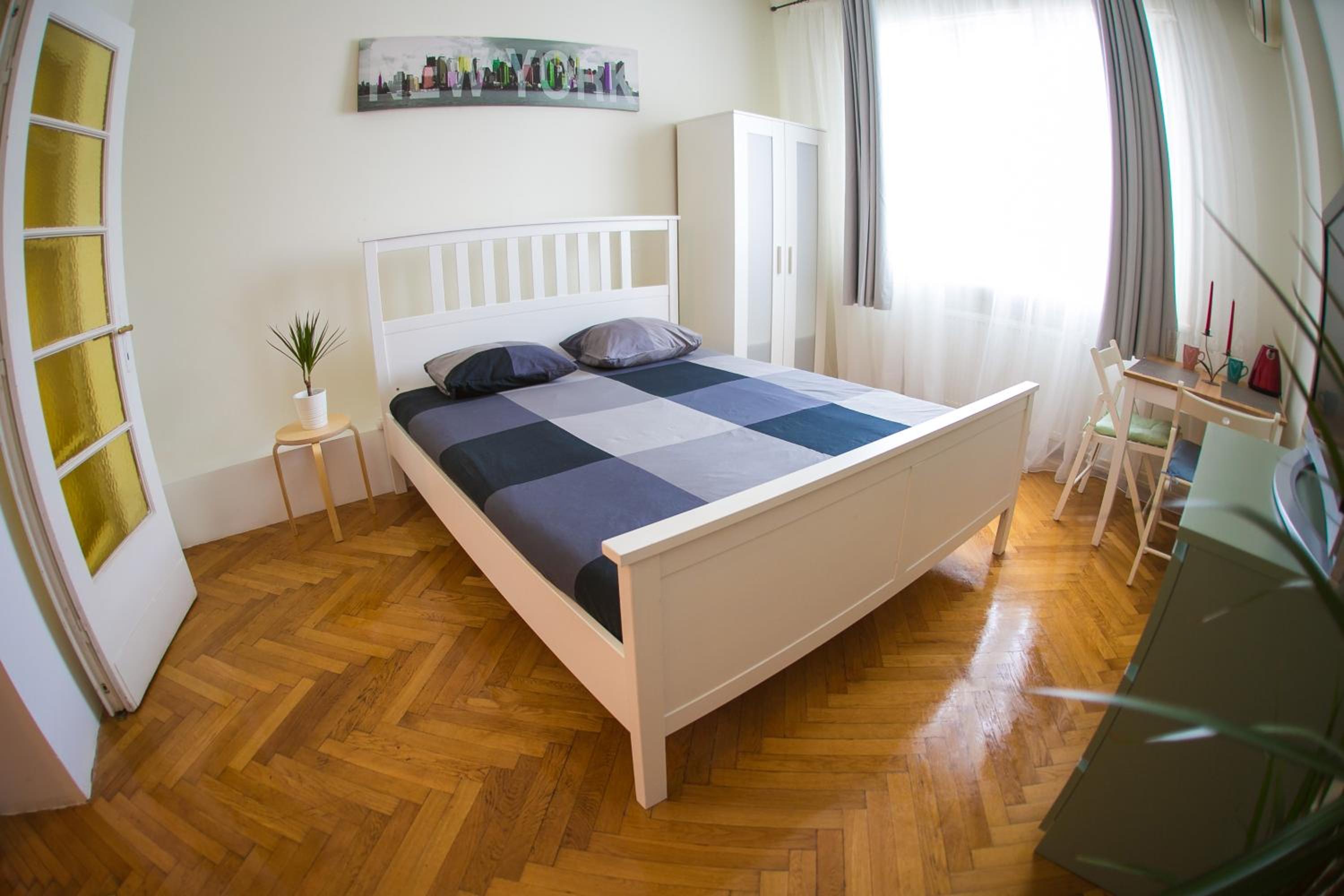 Studio Apartment - Photo 3
