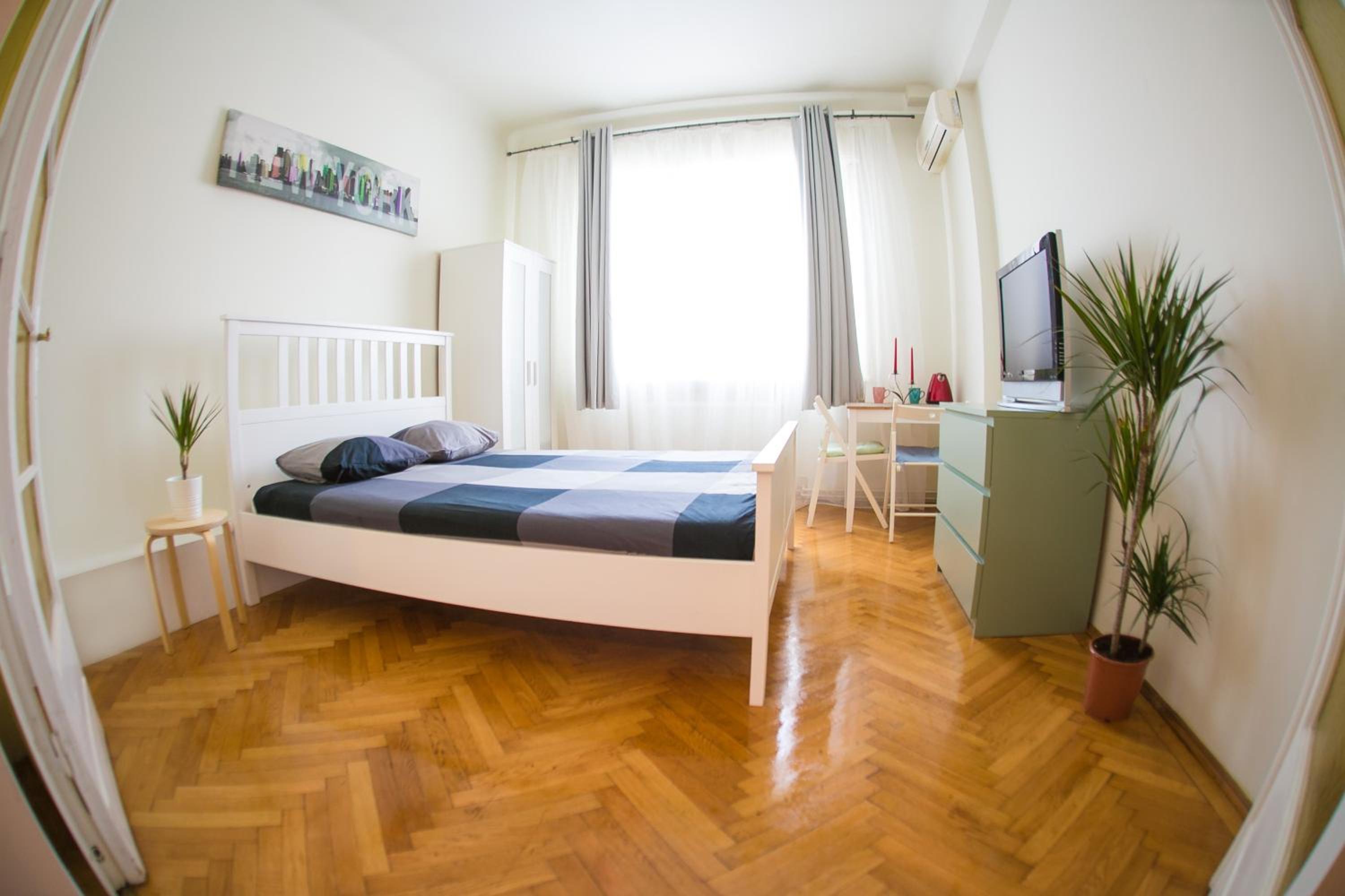 Studio Apartment - Photo 4