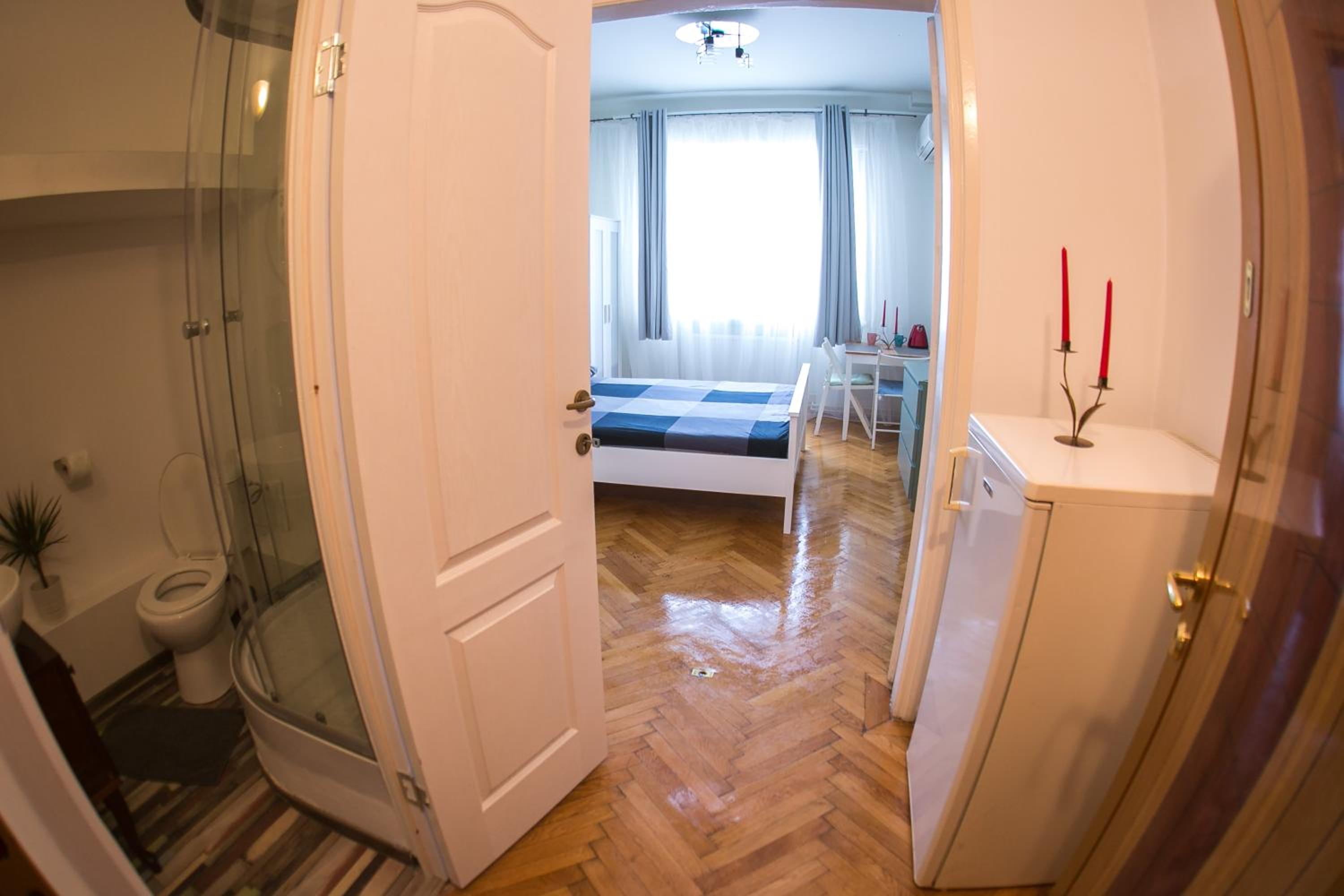 Studio Apartment - Photo 5