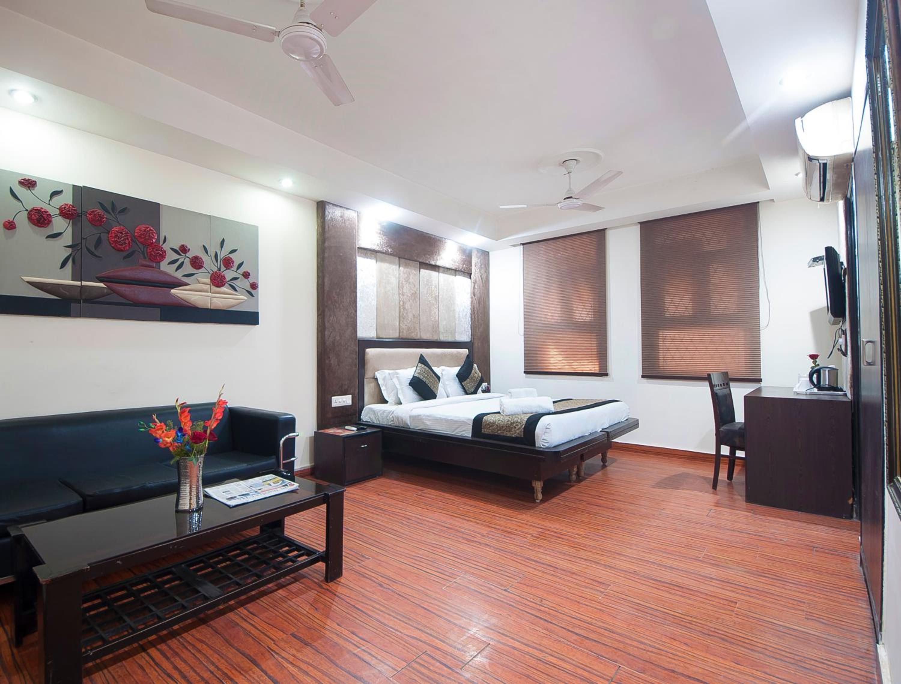 Family Room With Airport Pick Or Drop - Photo 8