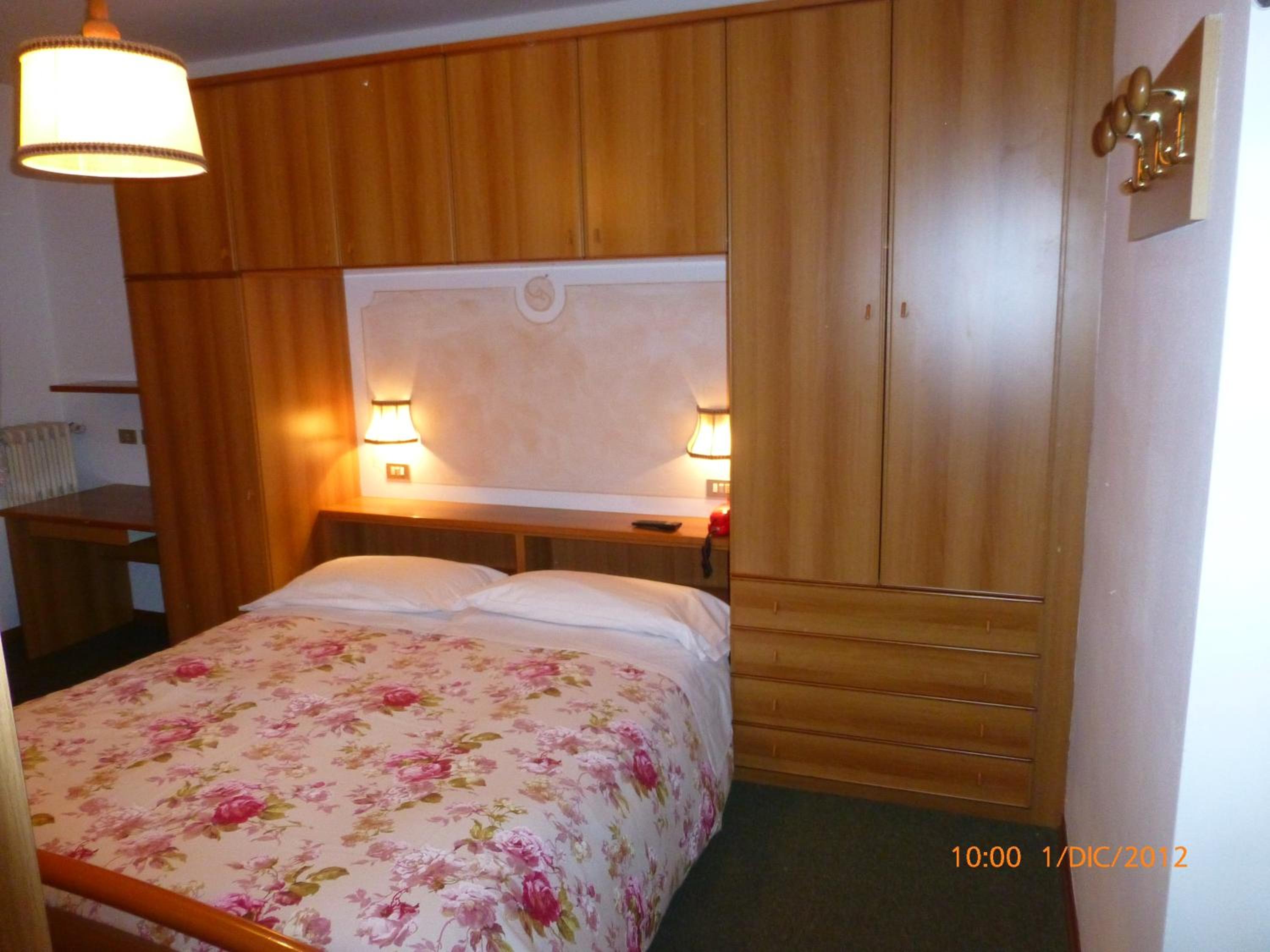 Double or Twin Room - Photo 6