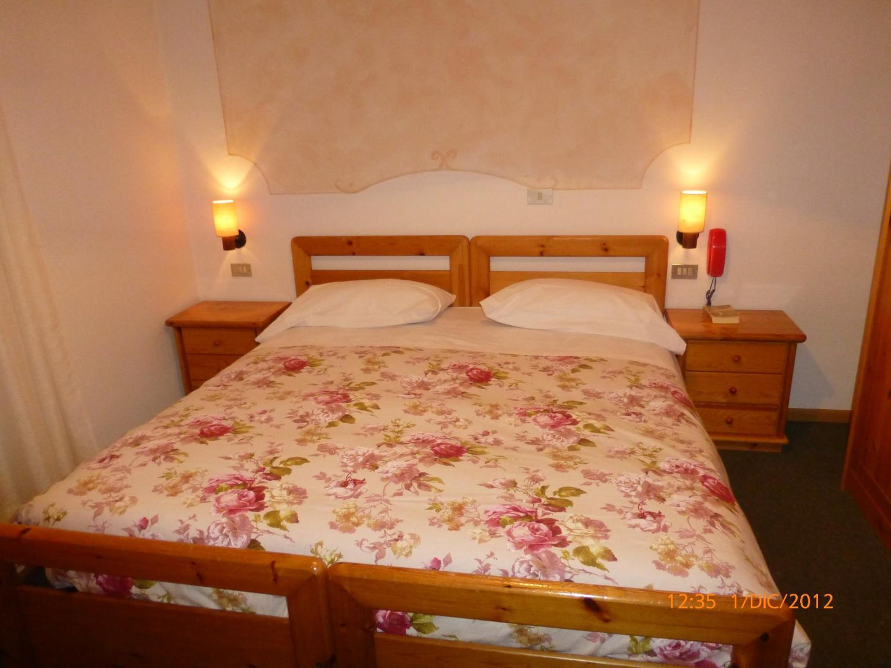 Double or Twin Room - Photo 5