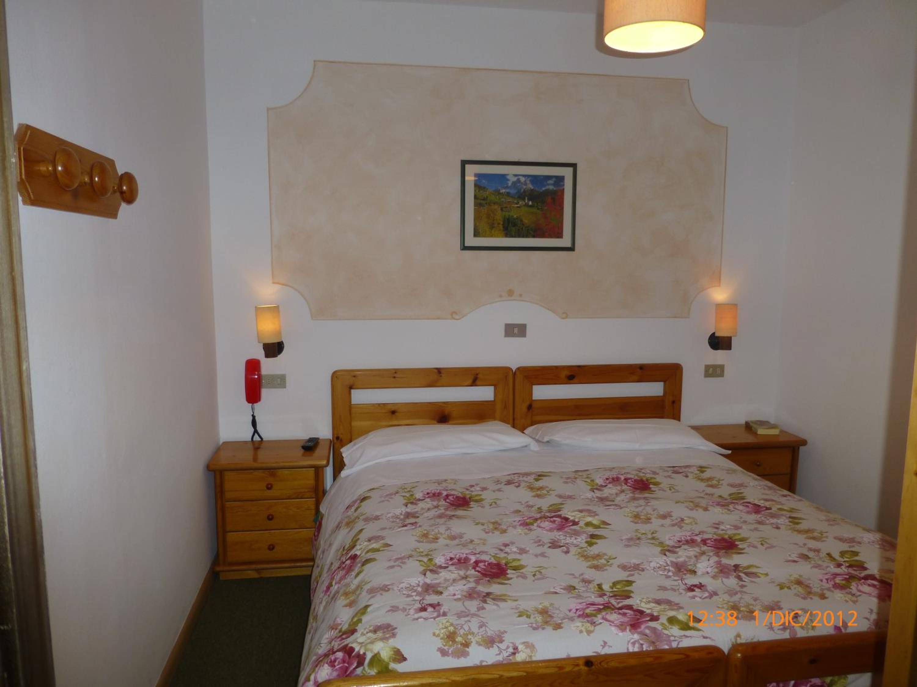 Double or Twin Room - Photo 4
