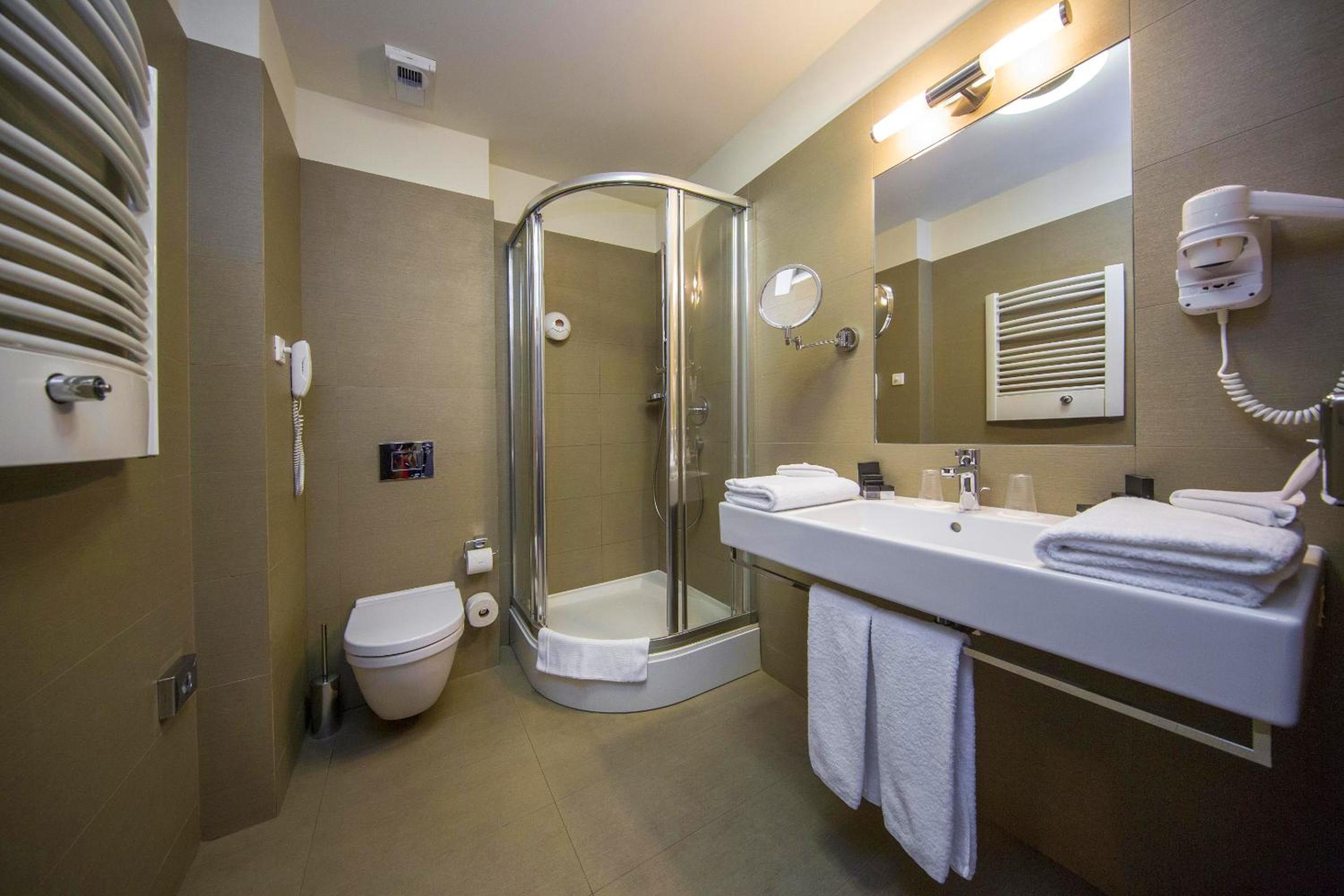 Standard King Room - Photo 3