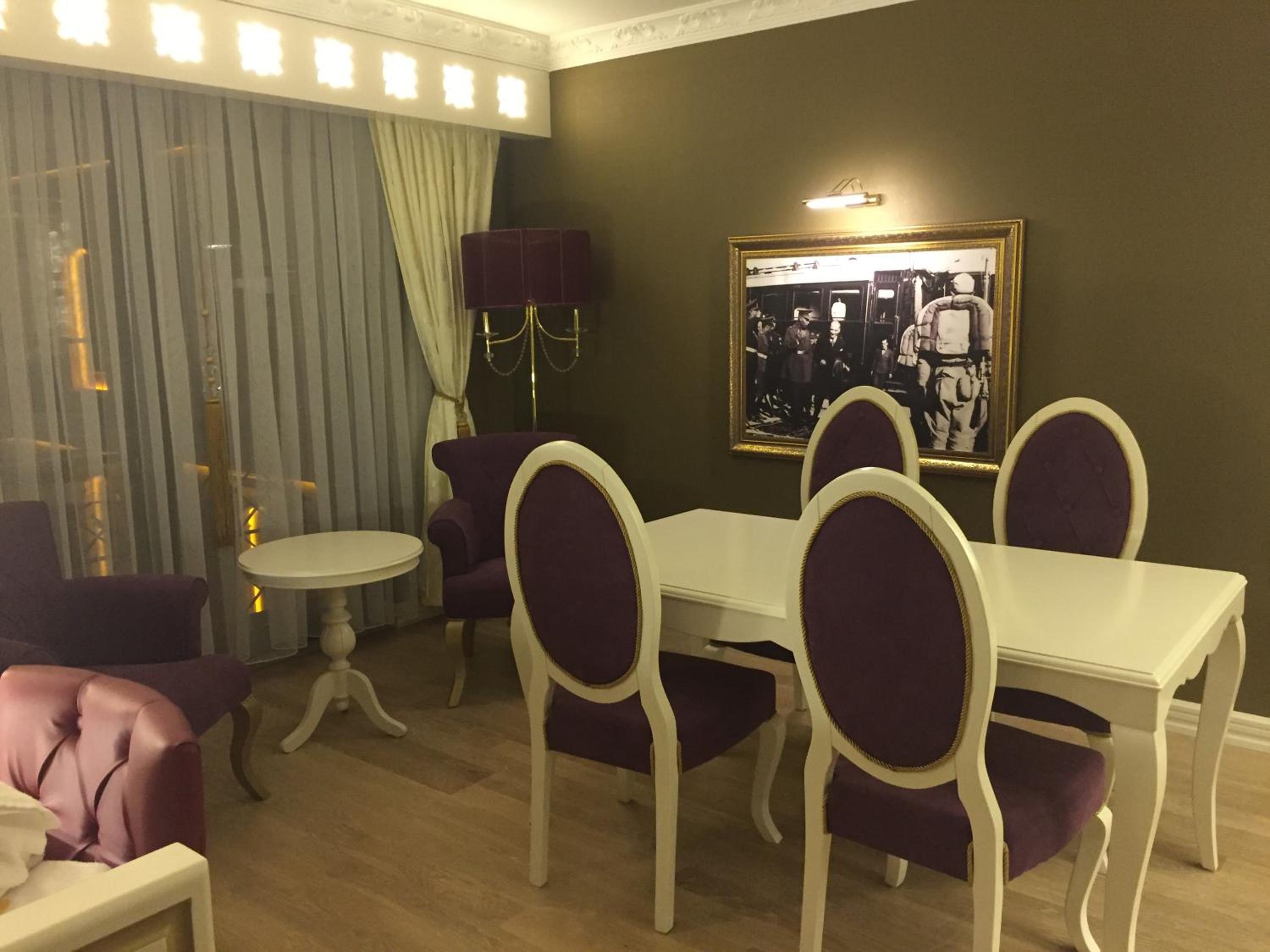 King Suite with Spa Bath photo 2