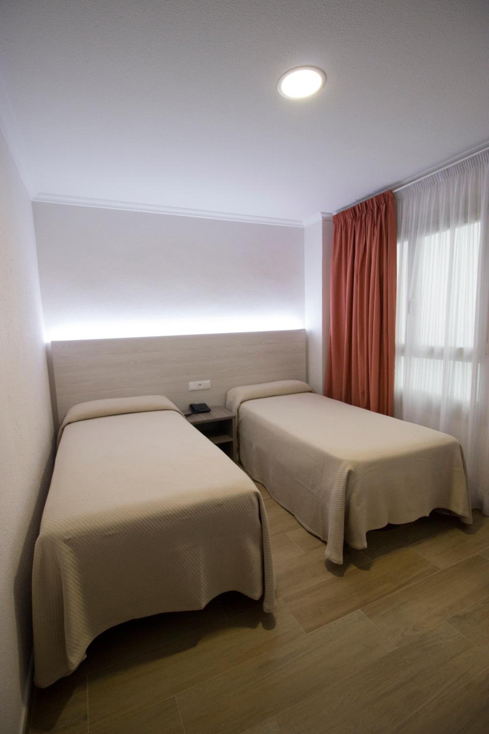 Deluxe Twin Room photo 3