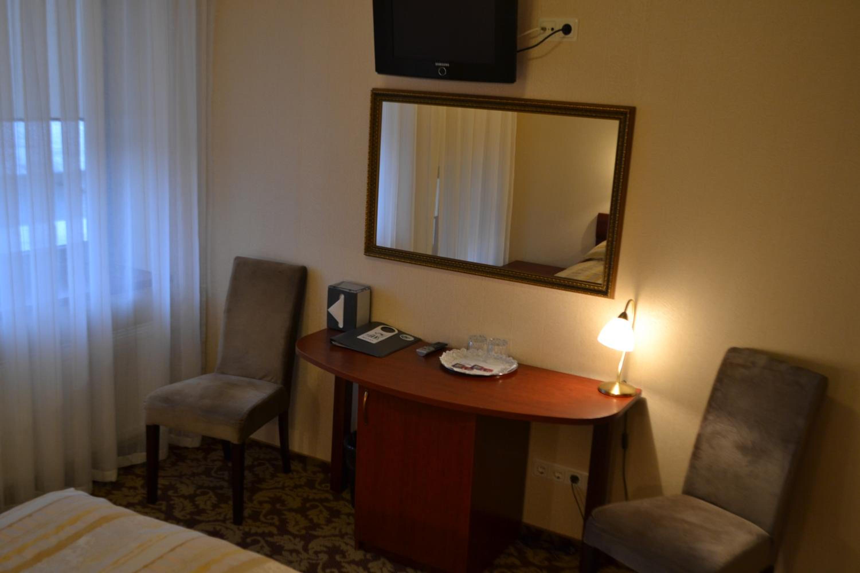 Twin Room - Photo 5
