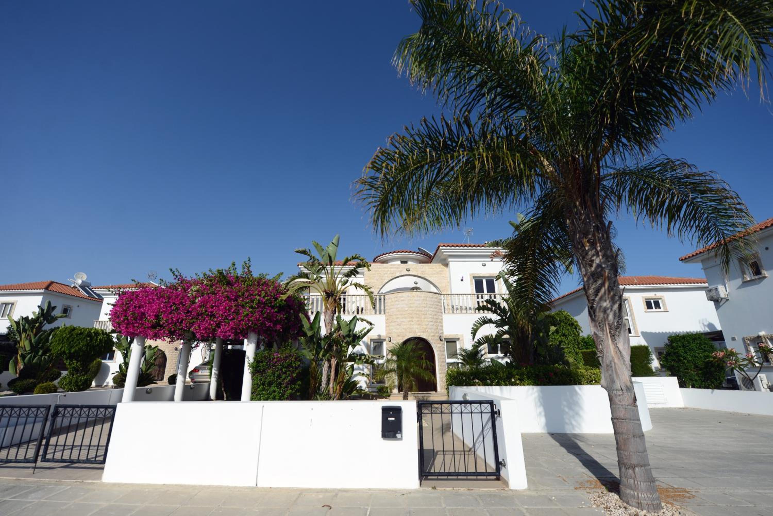 Three-Bedroom Villa photo 1