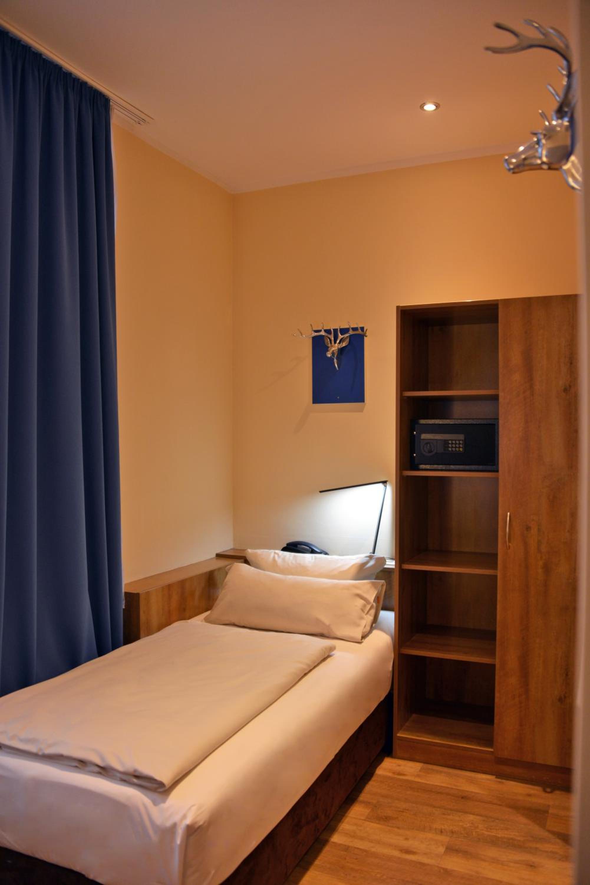 Single Room photo 2