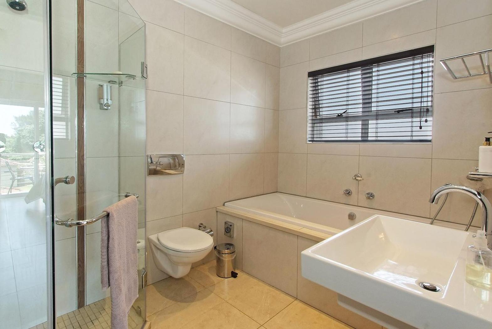 Deluxe Double or Twin Room photo 3