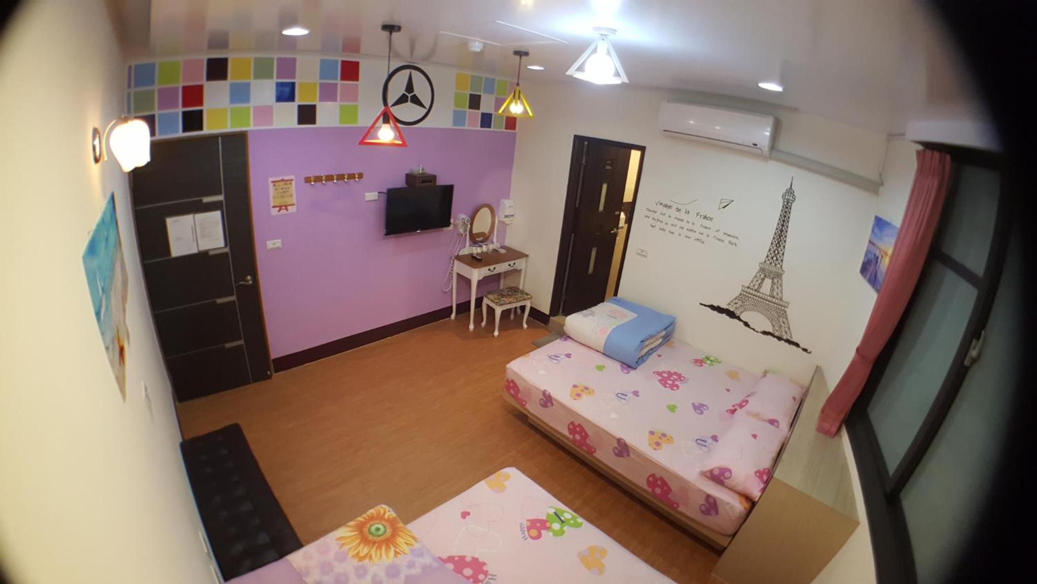 Quadruple Room with Private Bathroom photo 3