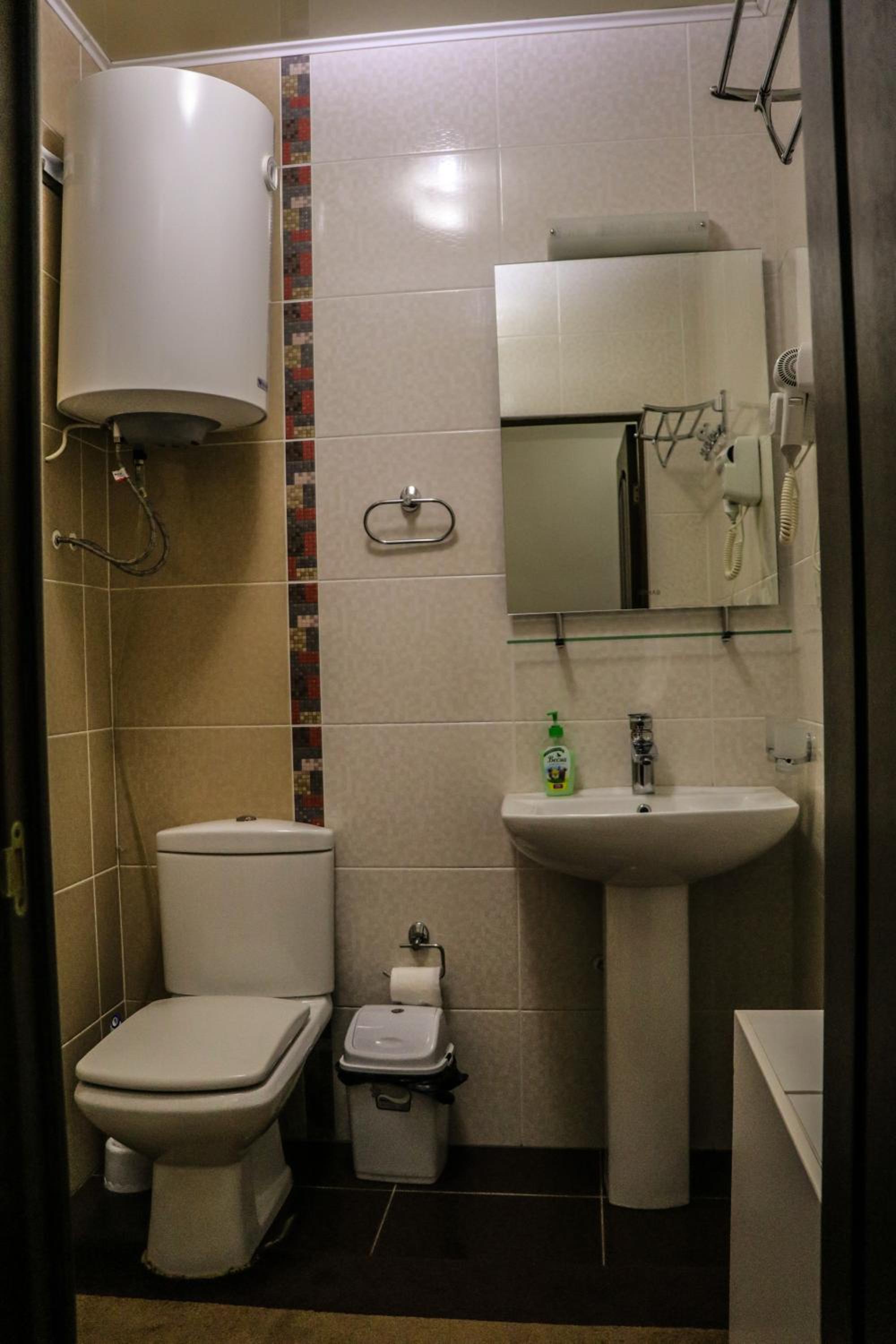 Economy Triple Room With Shared Bathroom photo 2