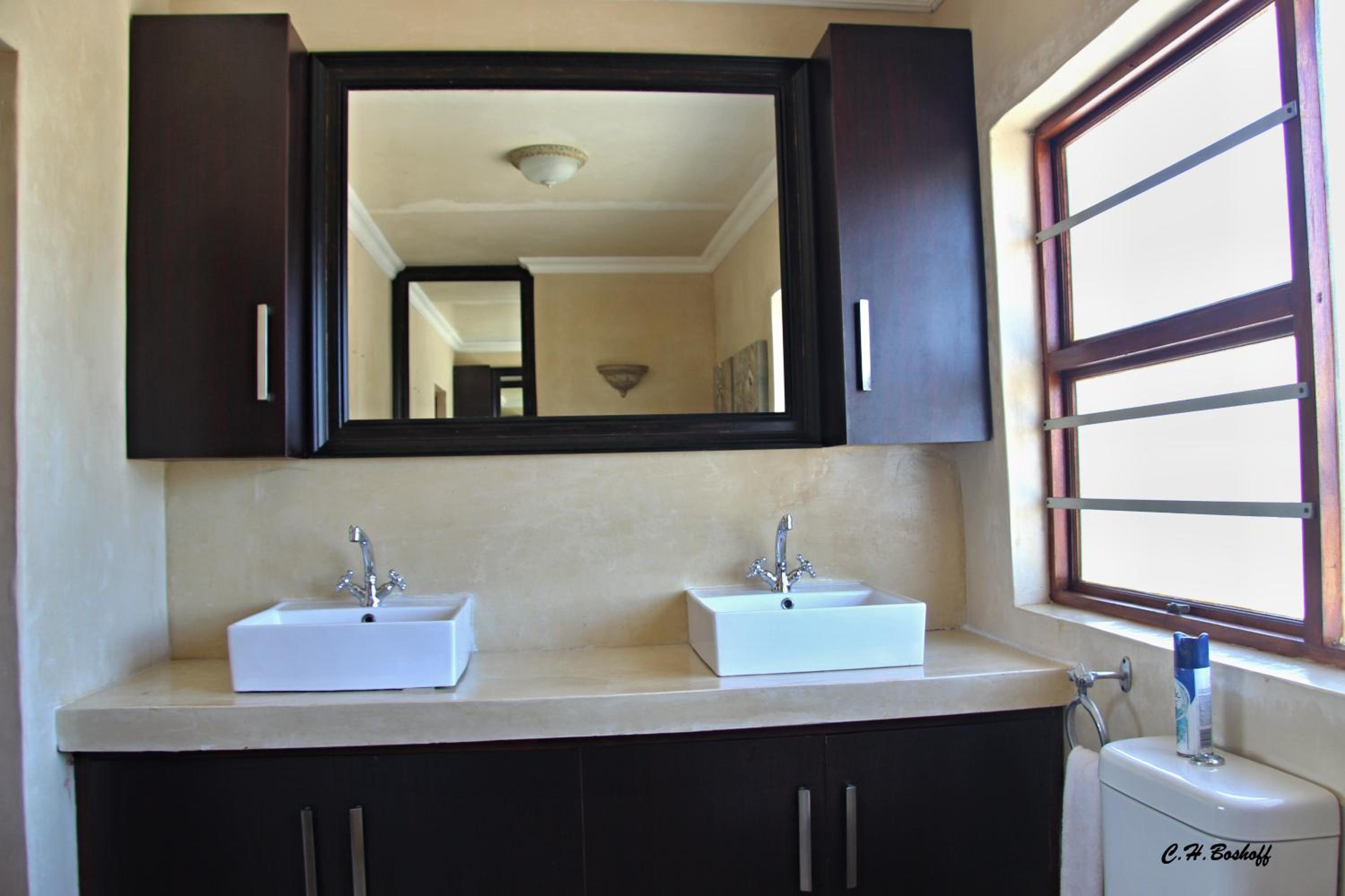 Apartment With Shared Bathroom photo 2