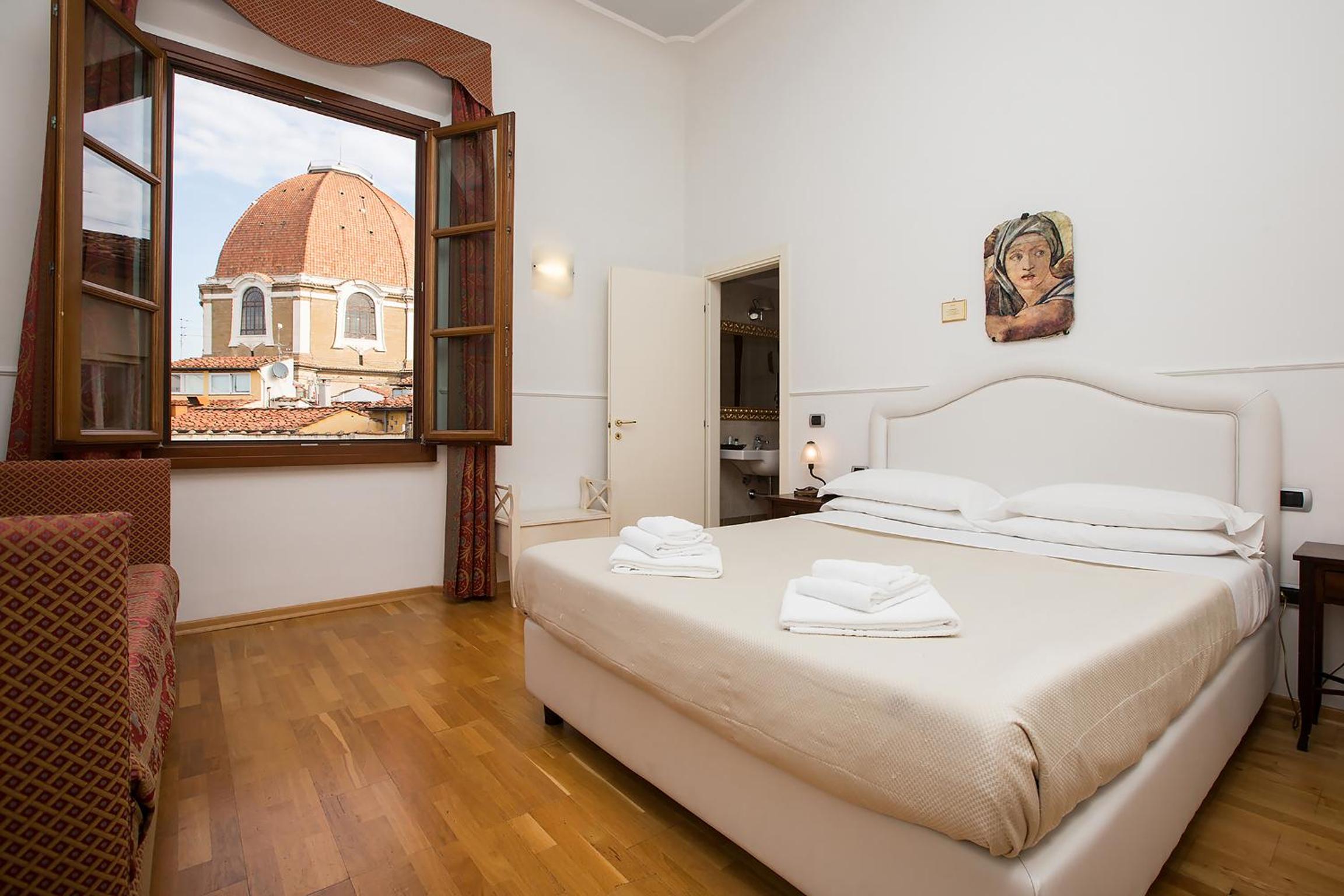 Superior Double Room thumbnail 6