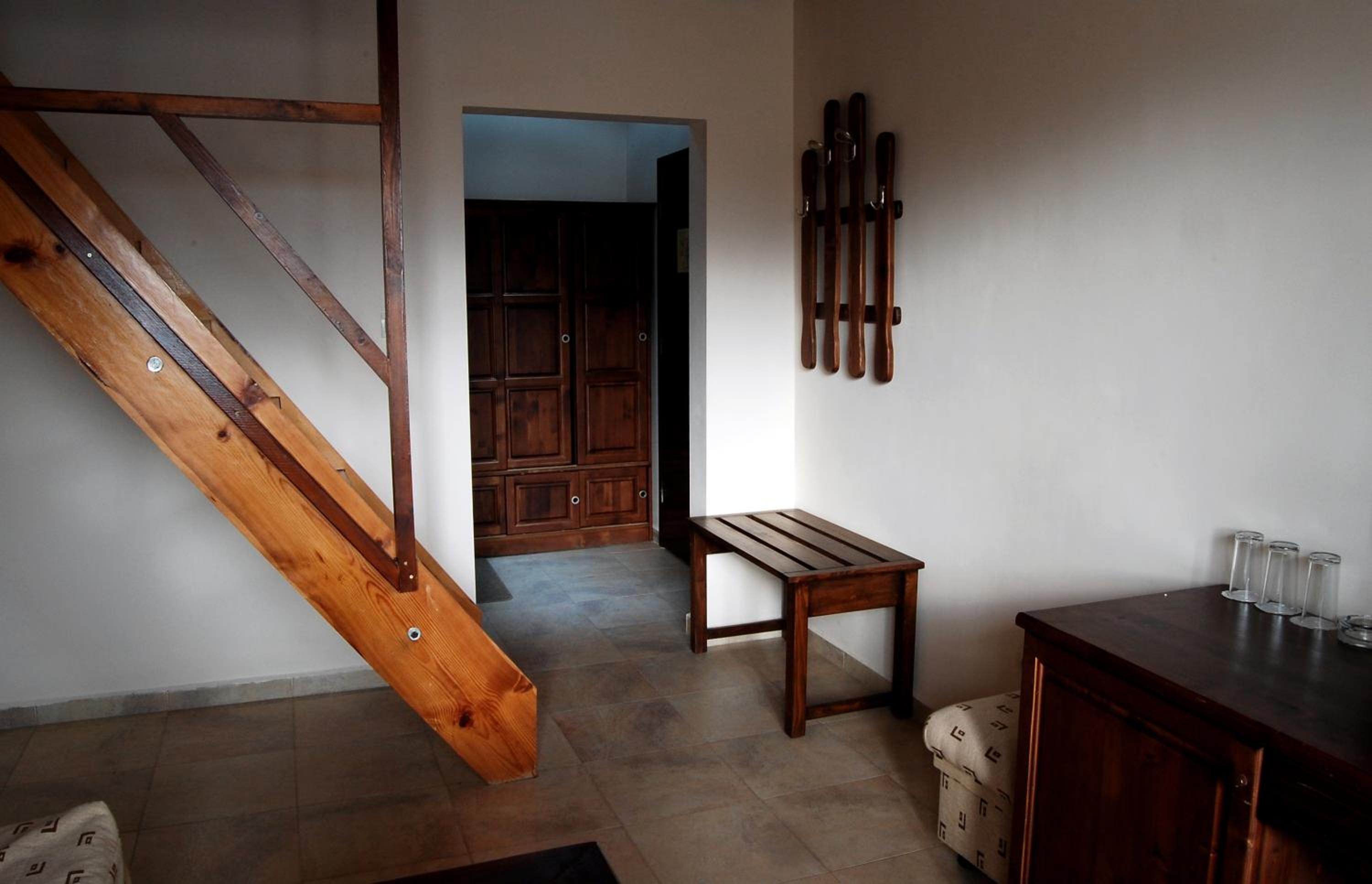 Family Room - Split Level - Photo 8