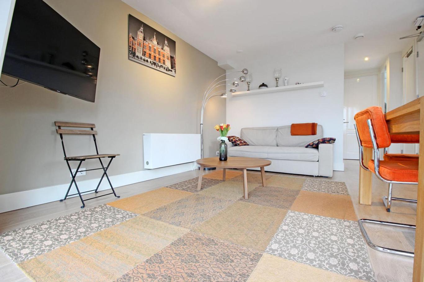 Apartment photo 2