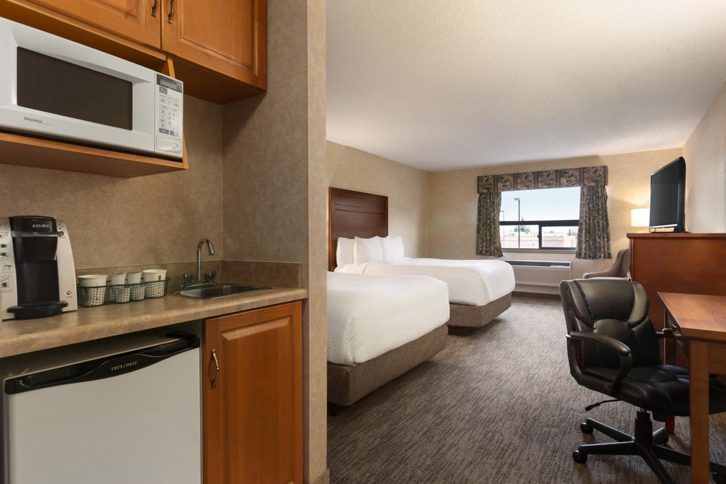 Queen Room with Two Queen Beds - Non-Smoking