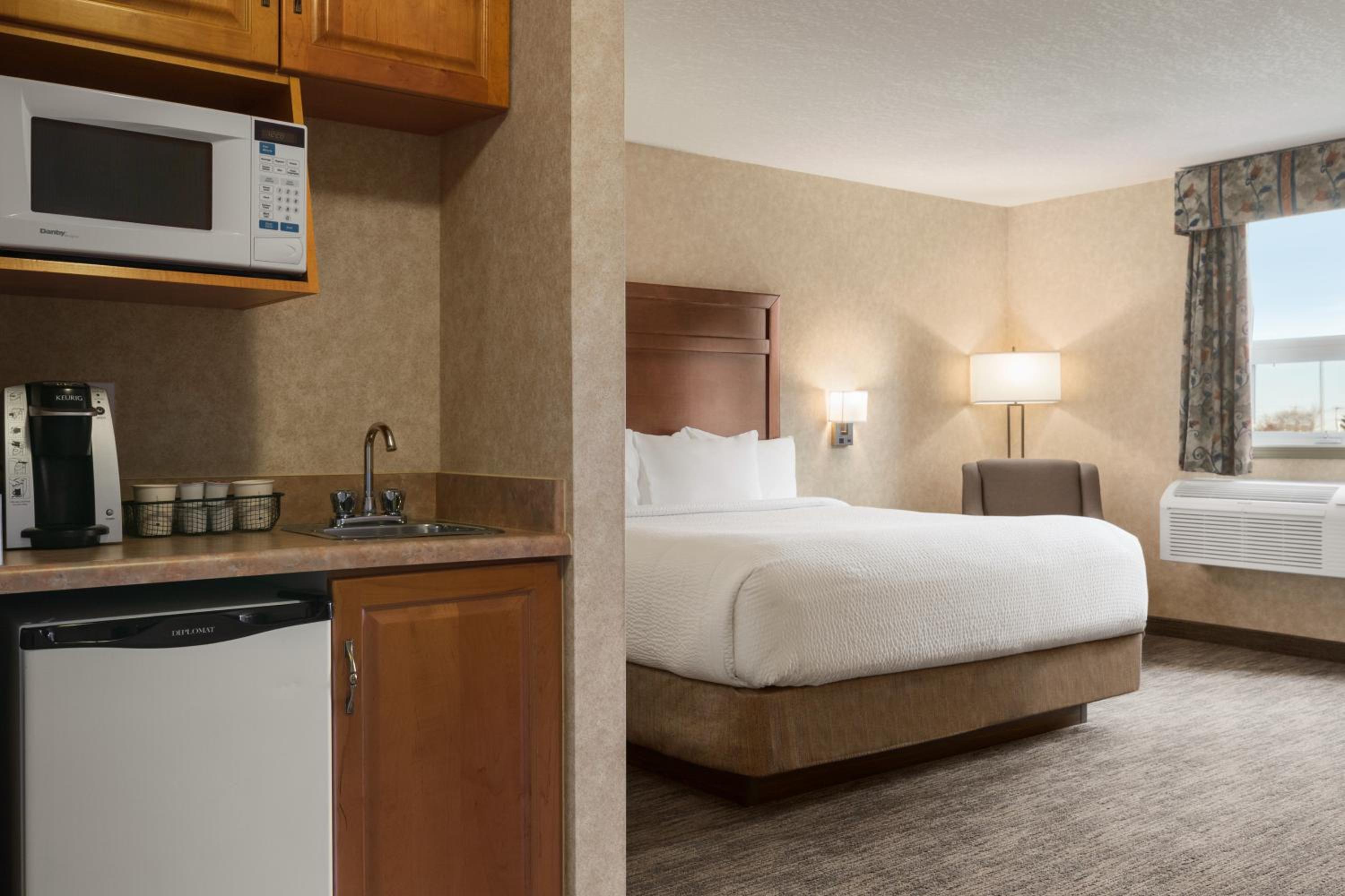 One-Bedroom King Suite - Non-Smoking