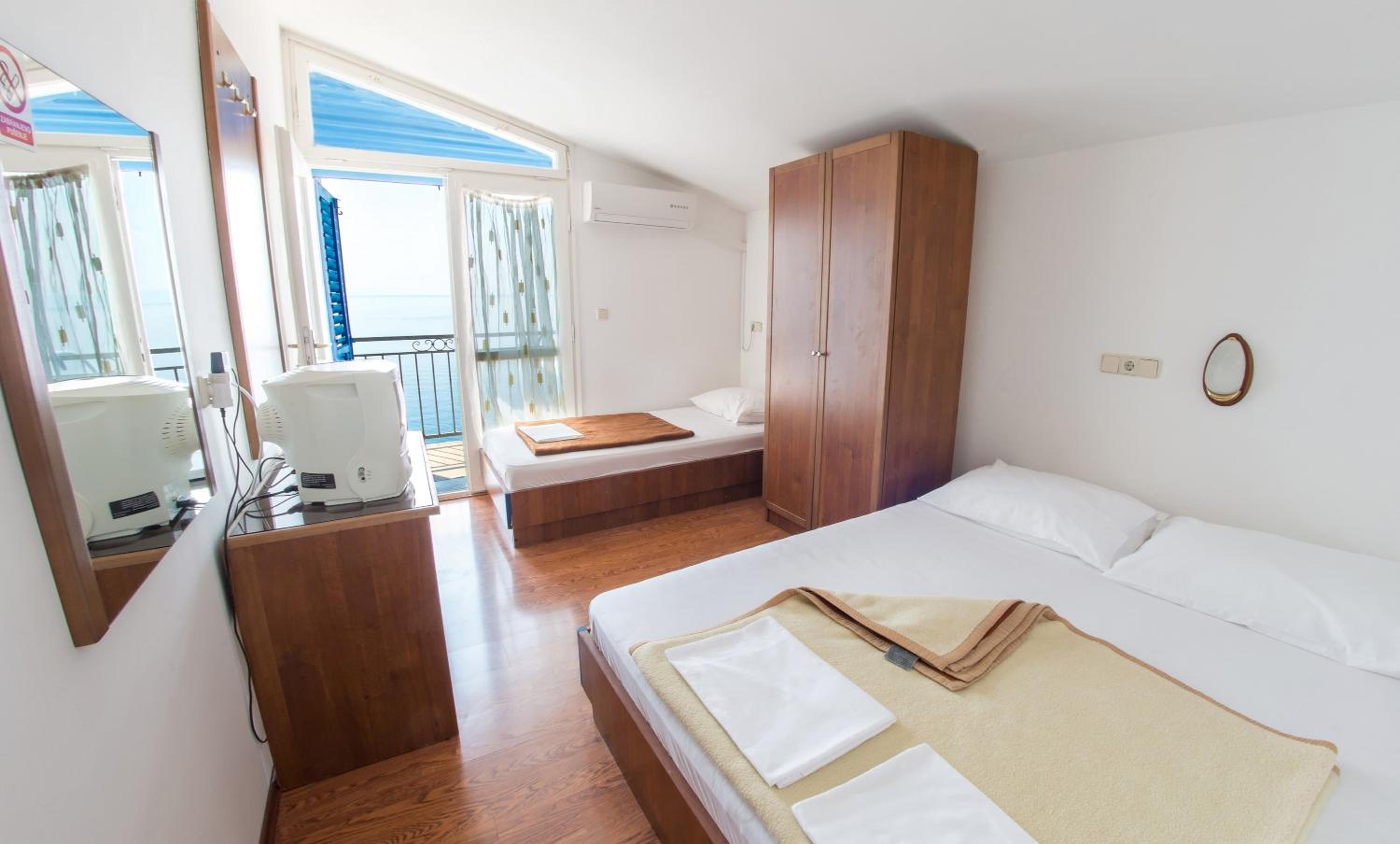 Triple Room with Balcony with Sea View - Annex  - Photo 9