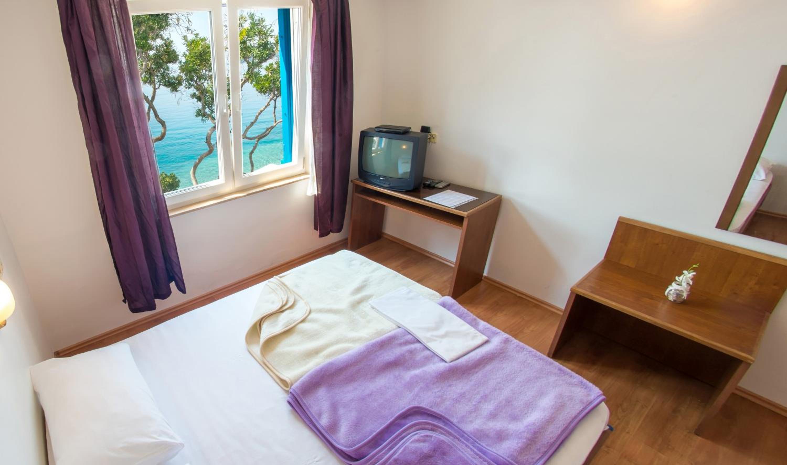 Standard Room with Sea View - Photo 52