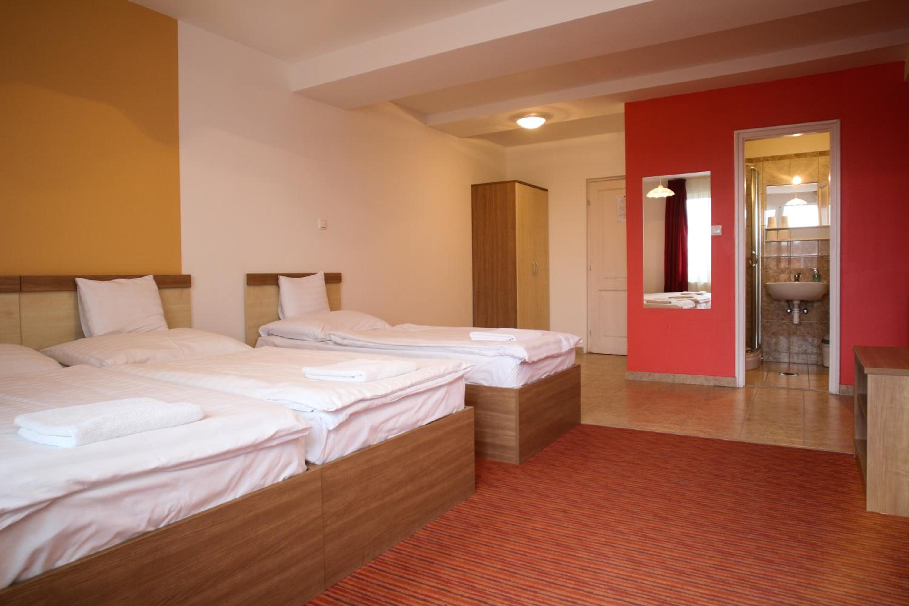 Standard Triple Room - Photo 10