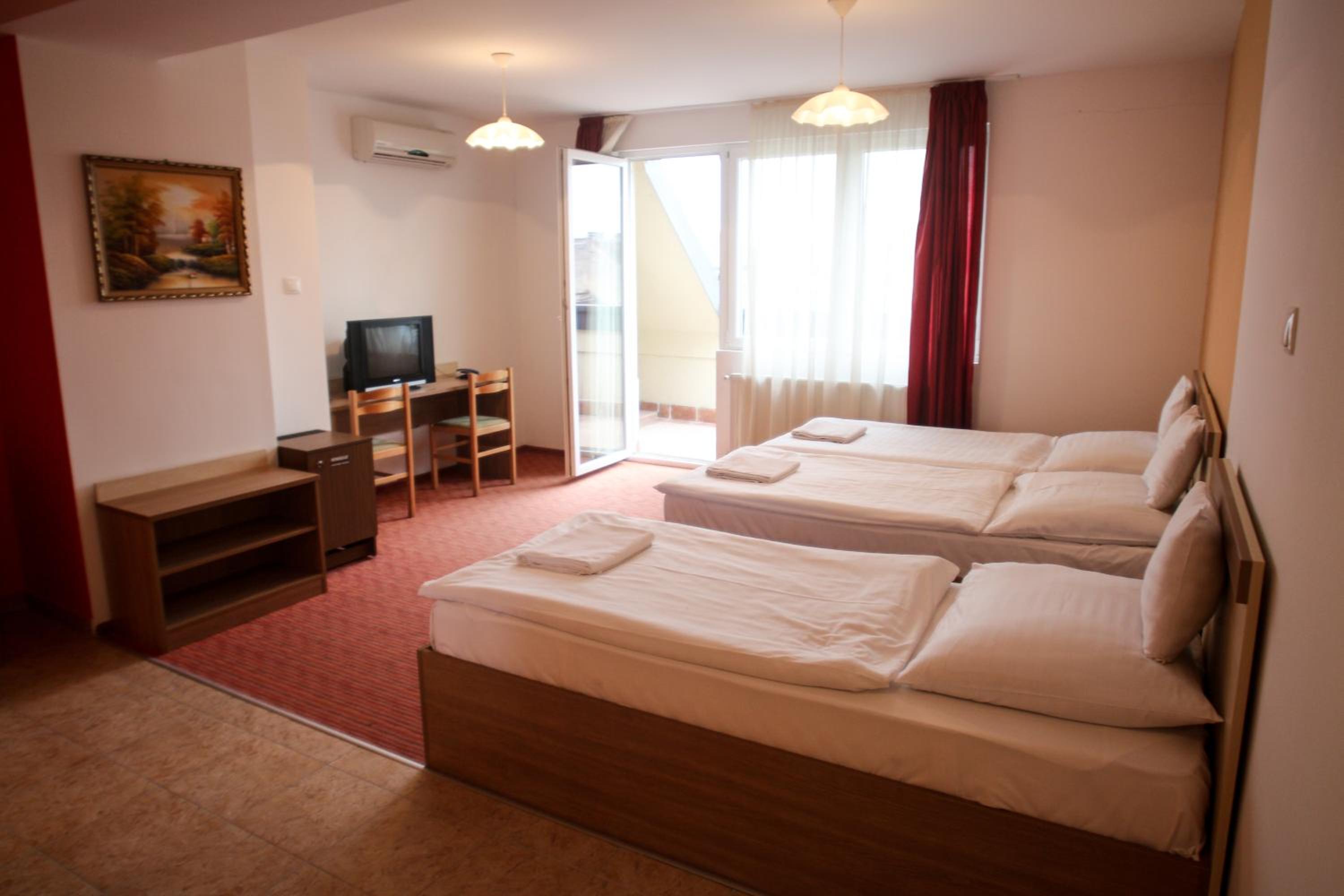 Standard Triple Room - Photo 1