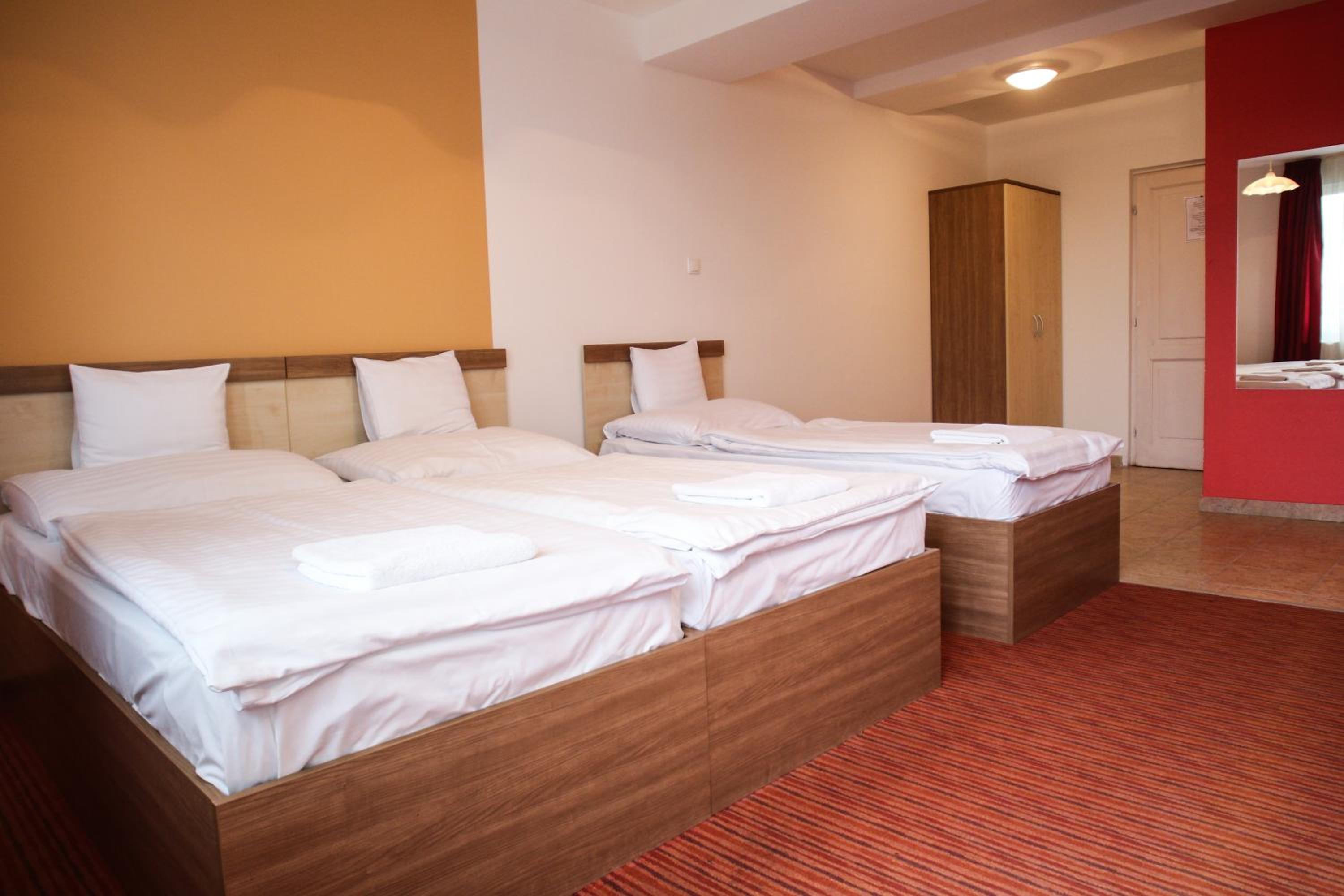Standard Triple Room - Photo 16