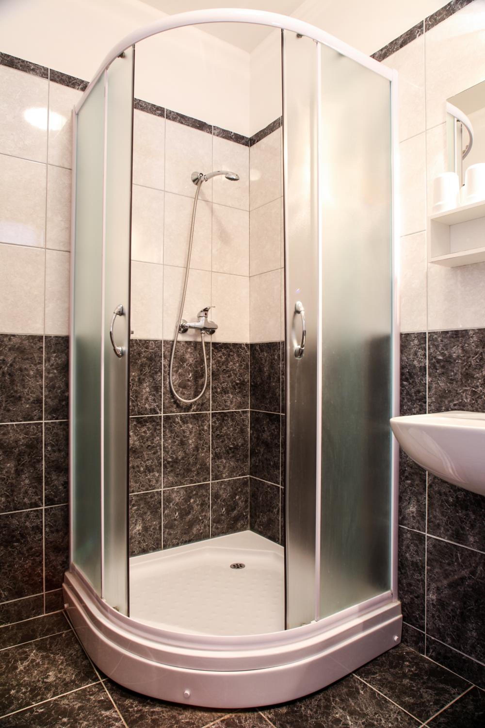 Standard Double or Twin Room - Photo 15