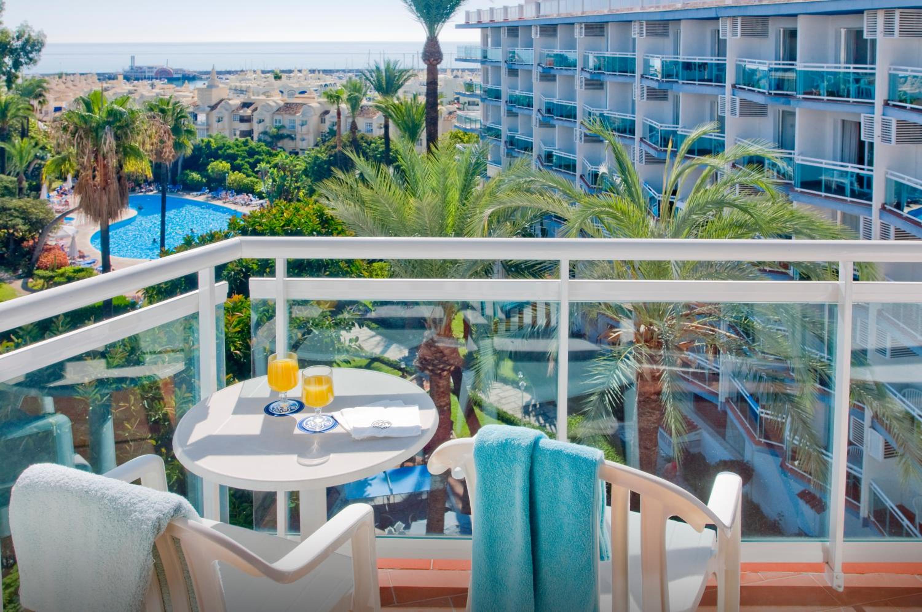 Double Room with Pool View - Photo 3