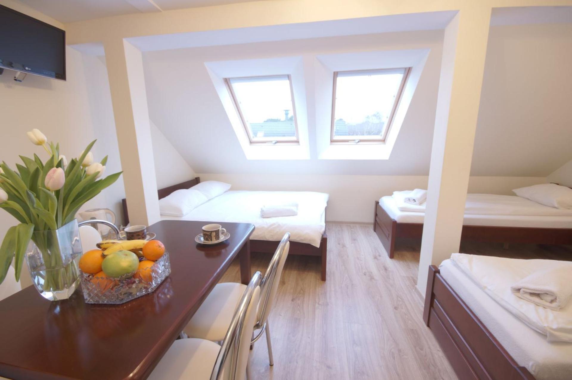 Quadruple Room with Private Bathroom photo 1