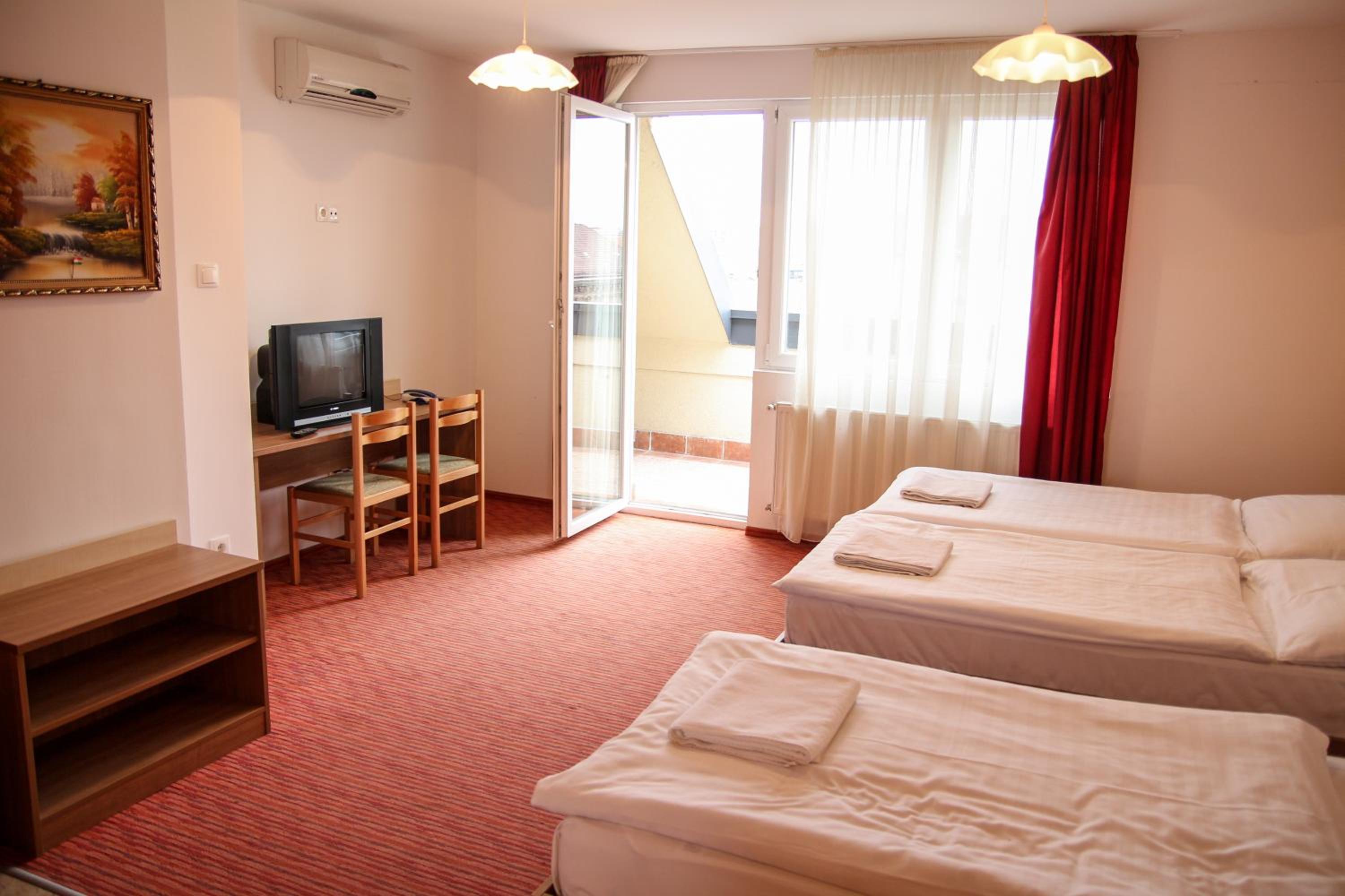 Standard Triple Room - Photo 3