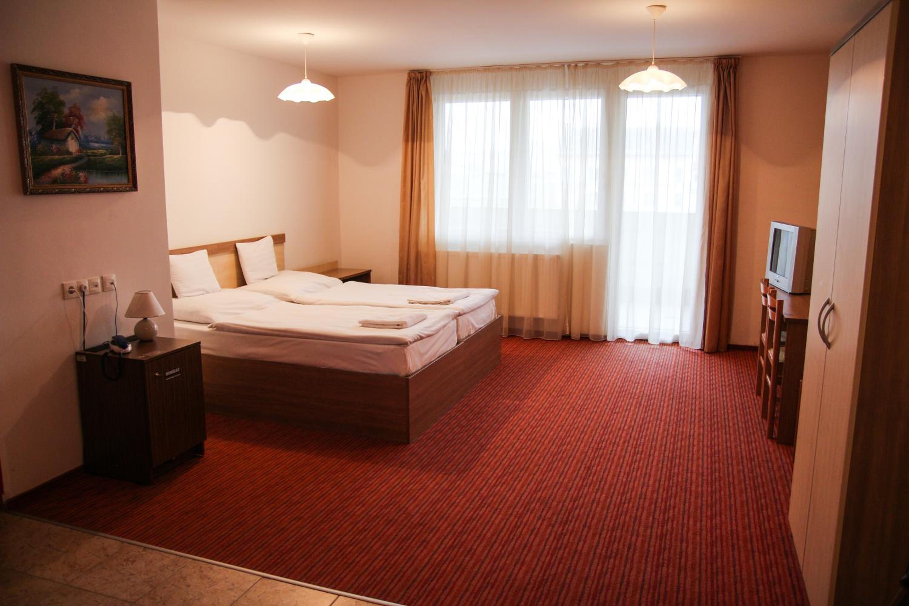 Double or Twin Room with Balcony - Photo 20
