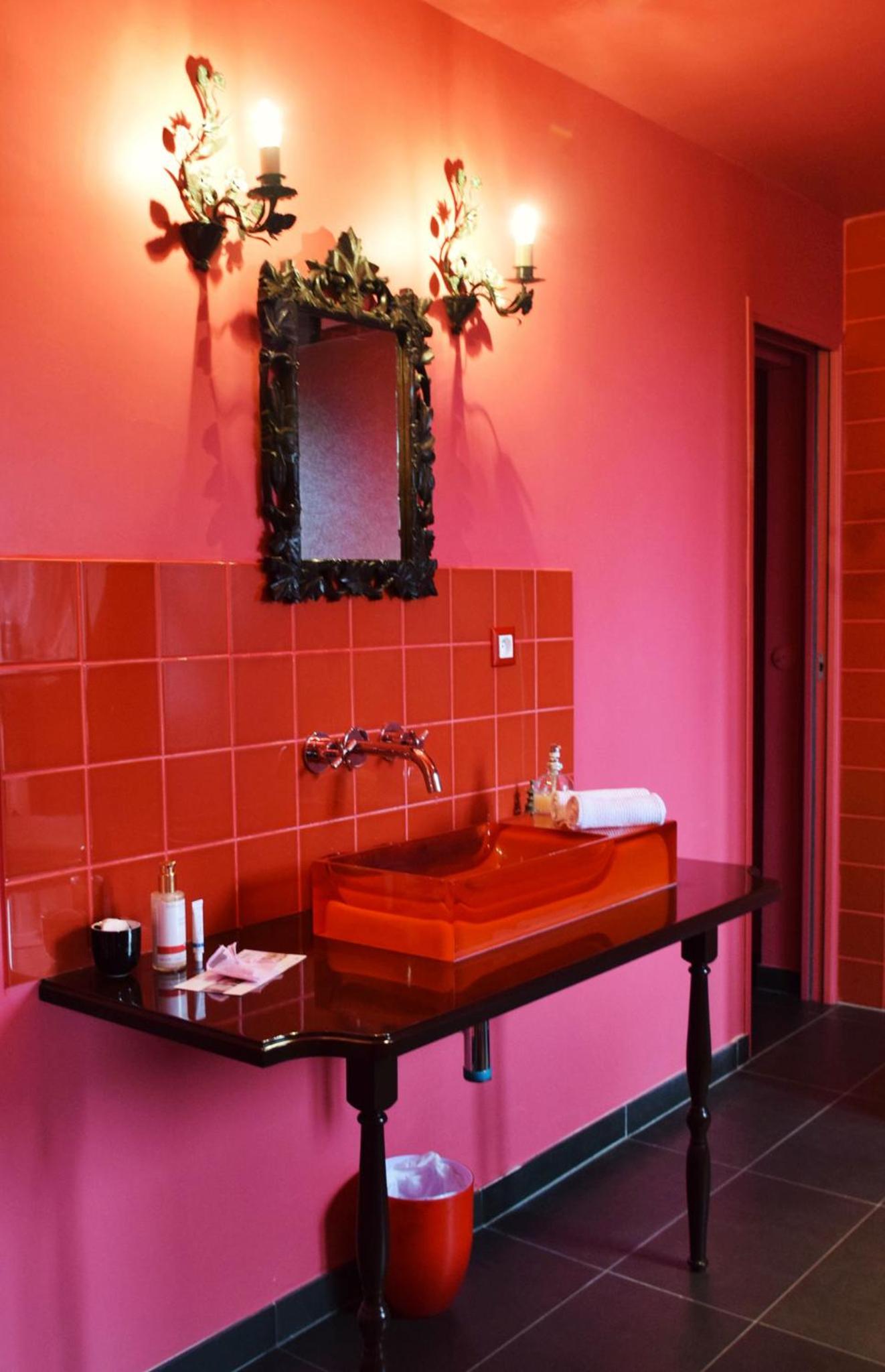 Moulin Rouge Room - Photo 2